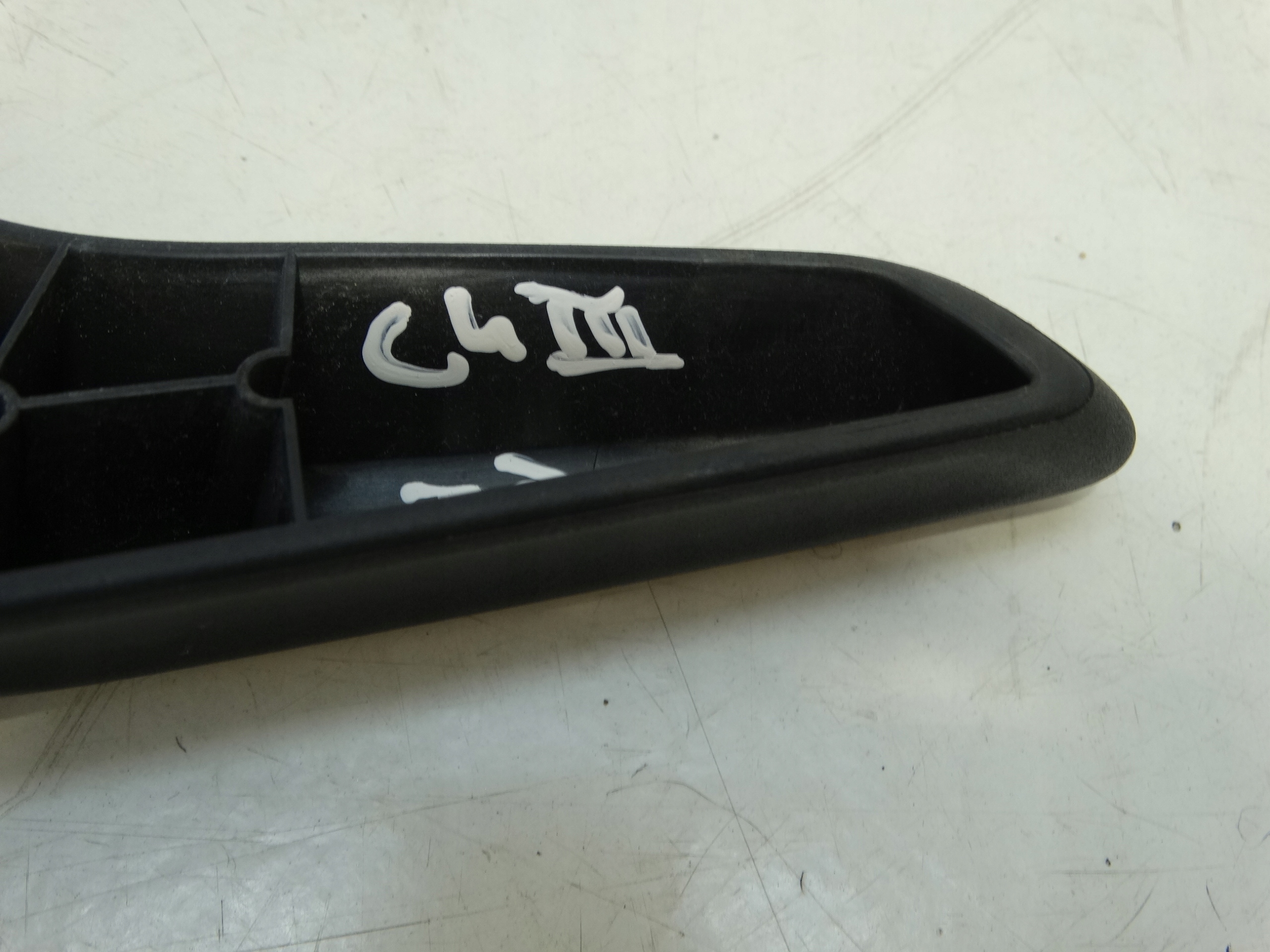 handle bracket seat right front CITROEN C4 III 2020R.- 9837924880