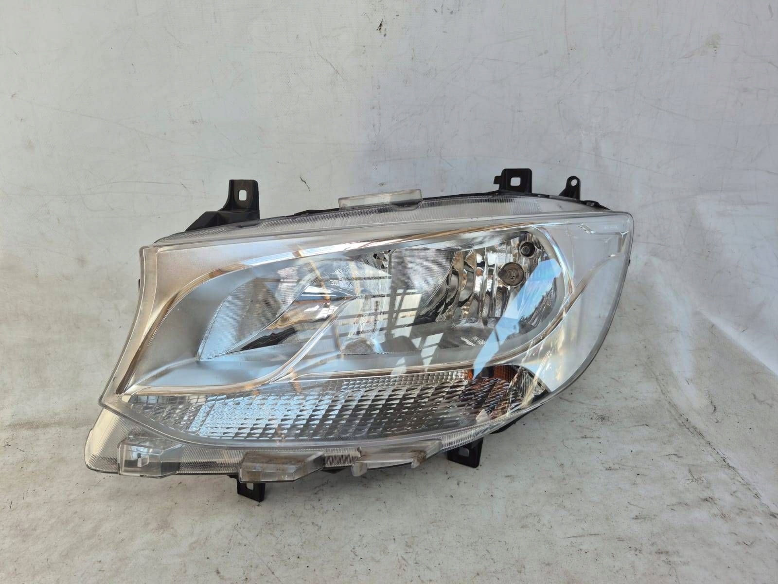 MERCEDES SPRINTER W907 W910 18- light left front front ZWYKLA A910906000