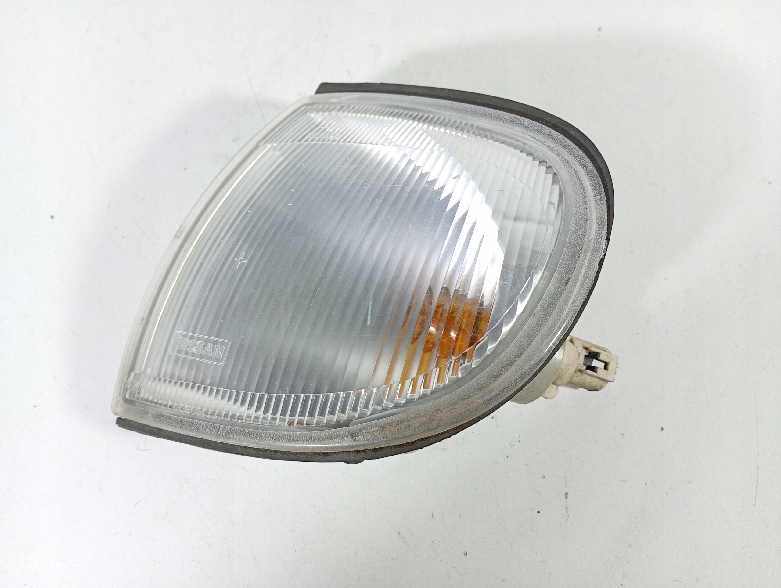 Nissan SERENA 1.6 93-01 indicator left VALEO