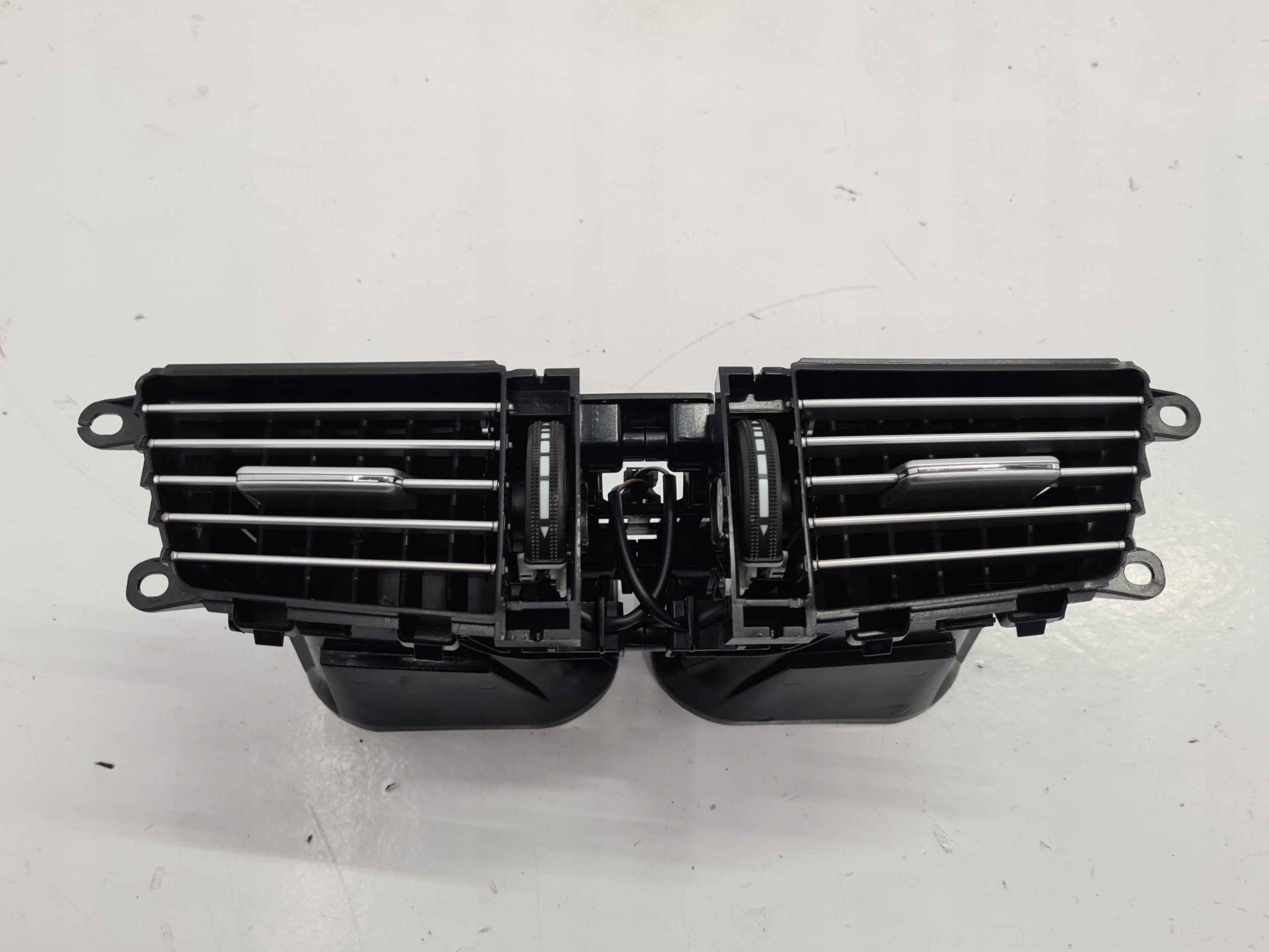 MERCEDES W212 вентиляційна решітка