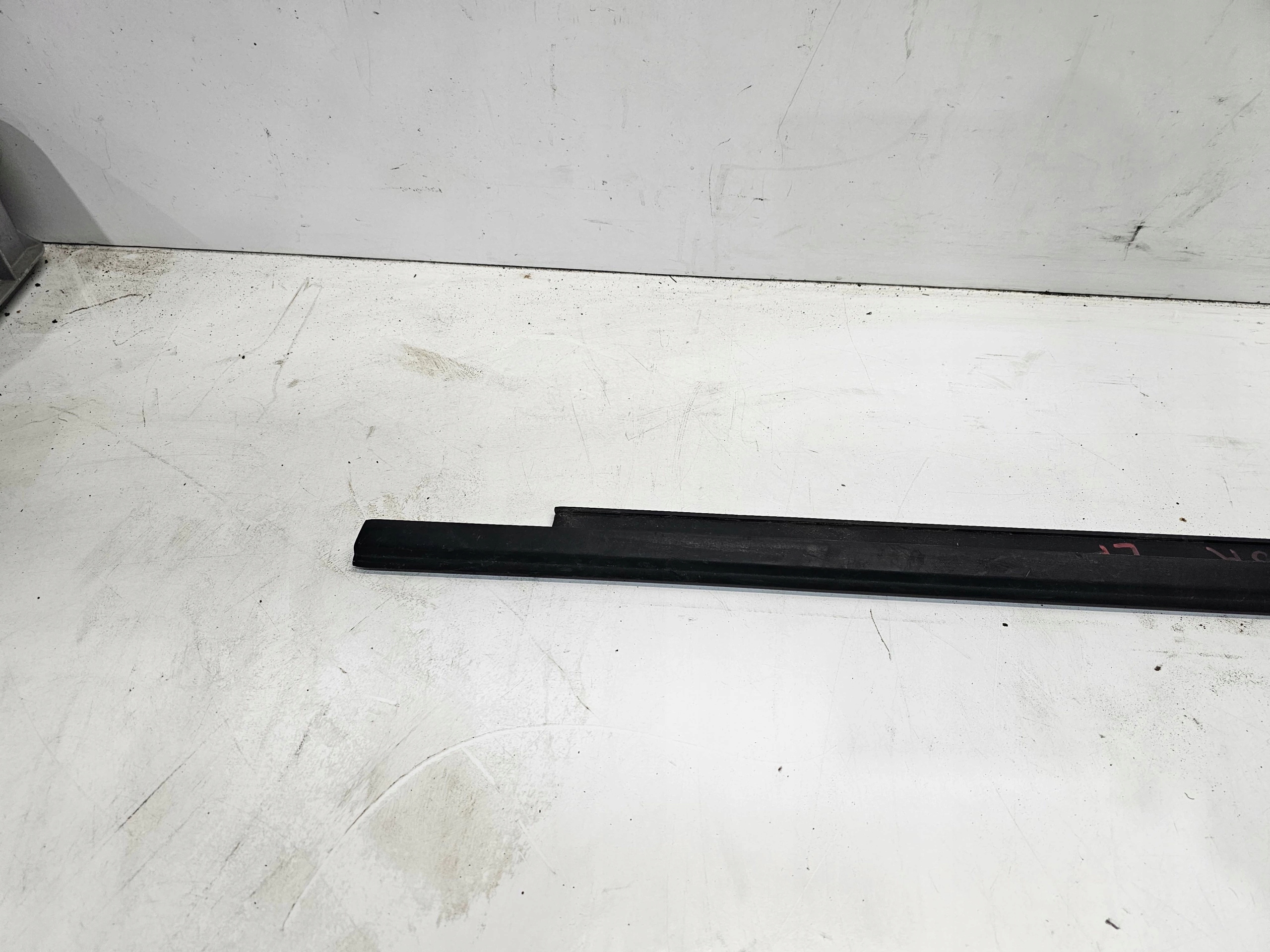 moulding door left front MAT AUDI Q5 8R 8R0837477D