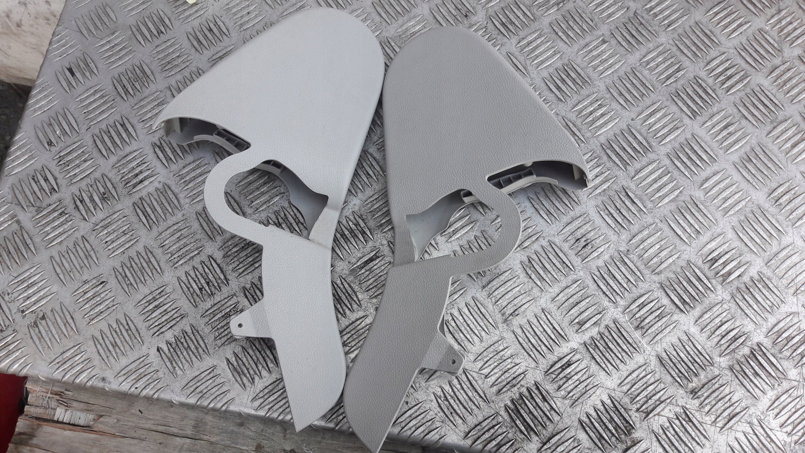 MERCEDES W204 Blende Abdeckung SITZ links oder rechts MASKOWNICA vorne