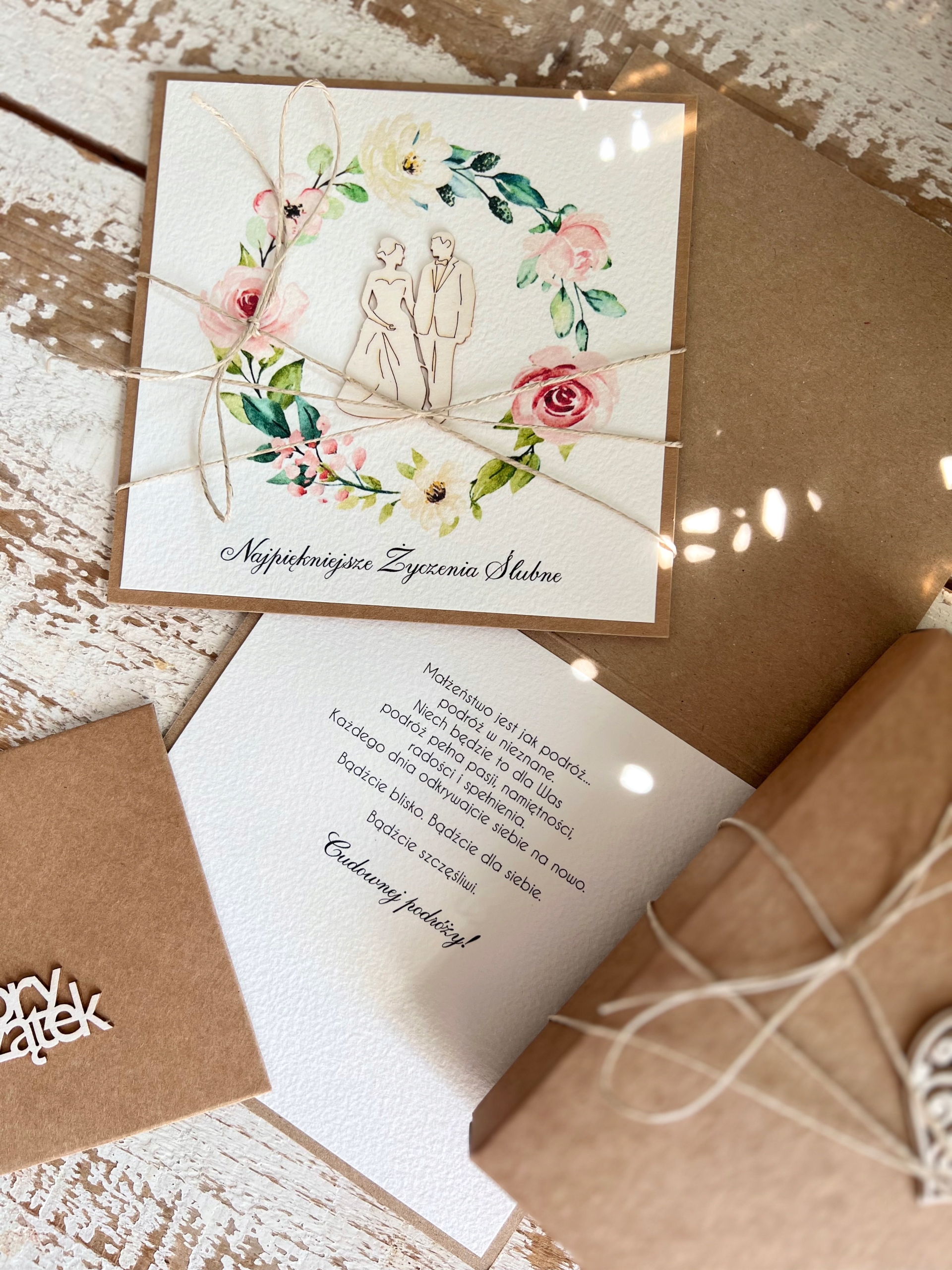 Ručně vyráběná svatební přáníčka s krabičkou s svatební přáními, obálka