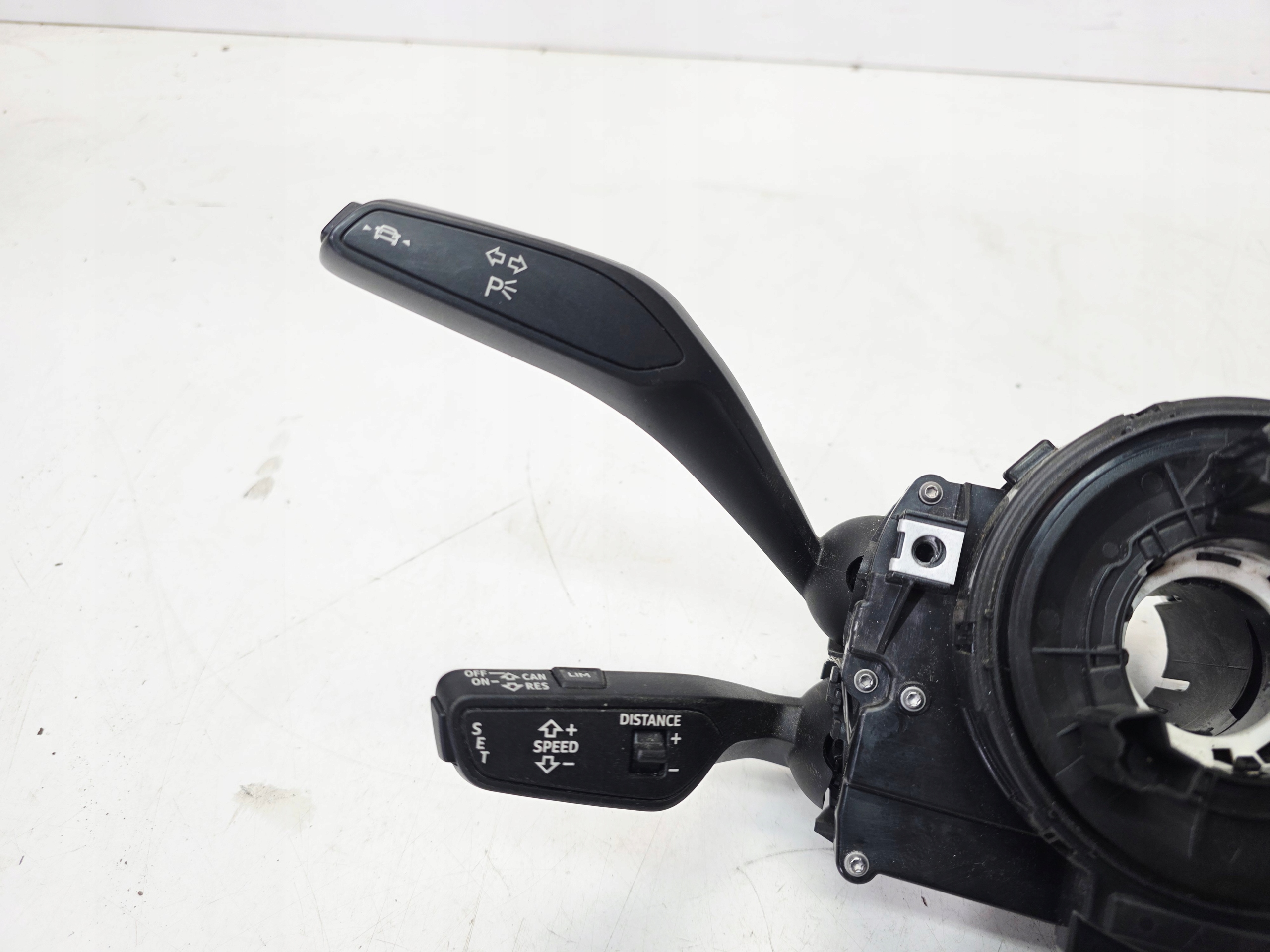 steering wheel levers and controls below AKTYWNY TEMPOMAT AUDI Q5 FY 80A907129CH