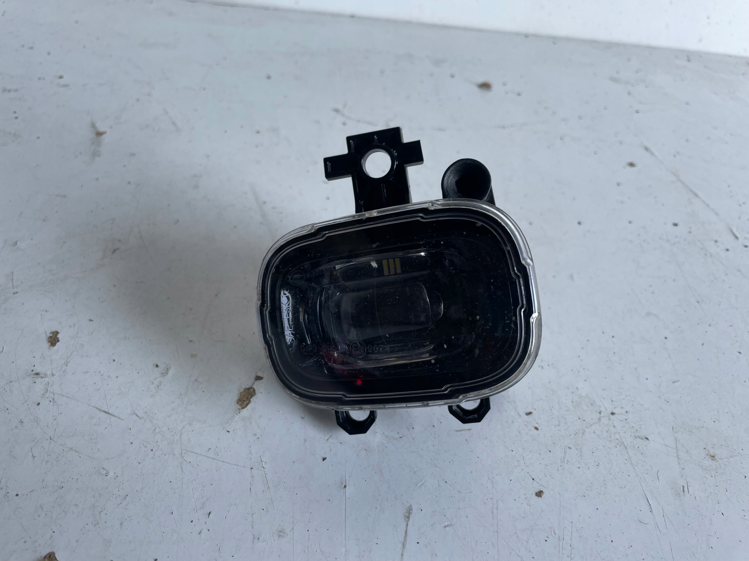 renault CAPTUR II ГАЛОГЕН led правый 261504122R