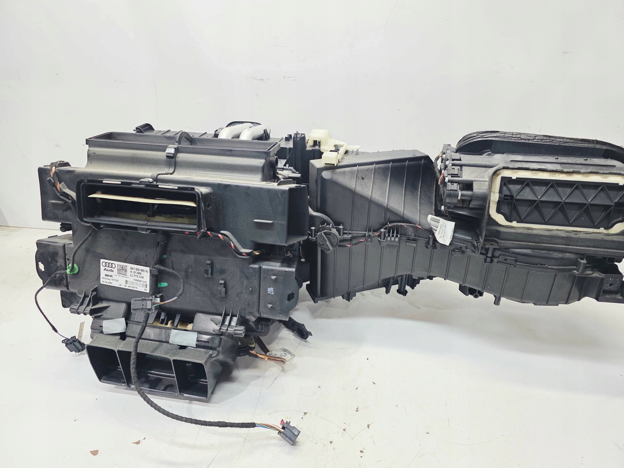 heater AUDI A4 B8 A5 8T 8K1820005AJ