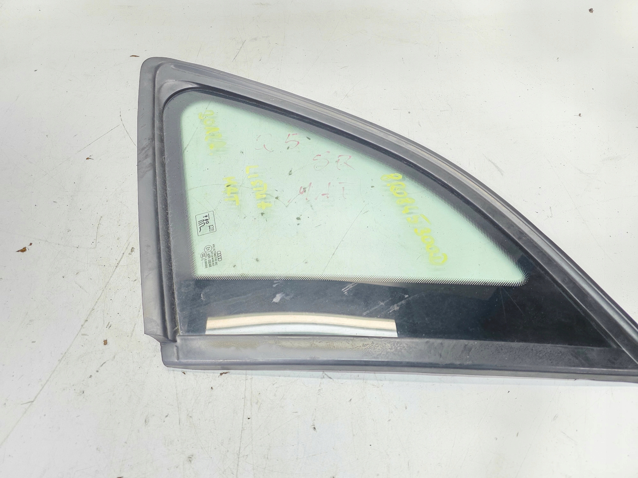 window bodywork below LISTWE MAT right rear part AUDI Q5 8R 8R0845300D 2012R