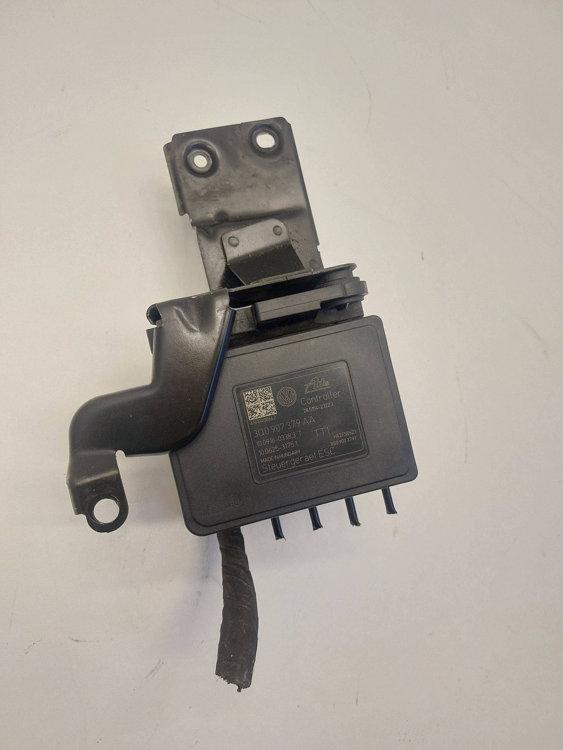VW PASSAT B8 SUPERB III GOLF VII pump control unit ABS 3Q0907379AA