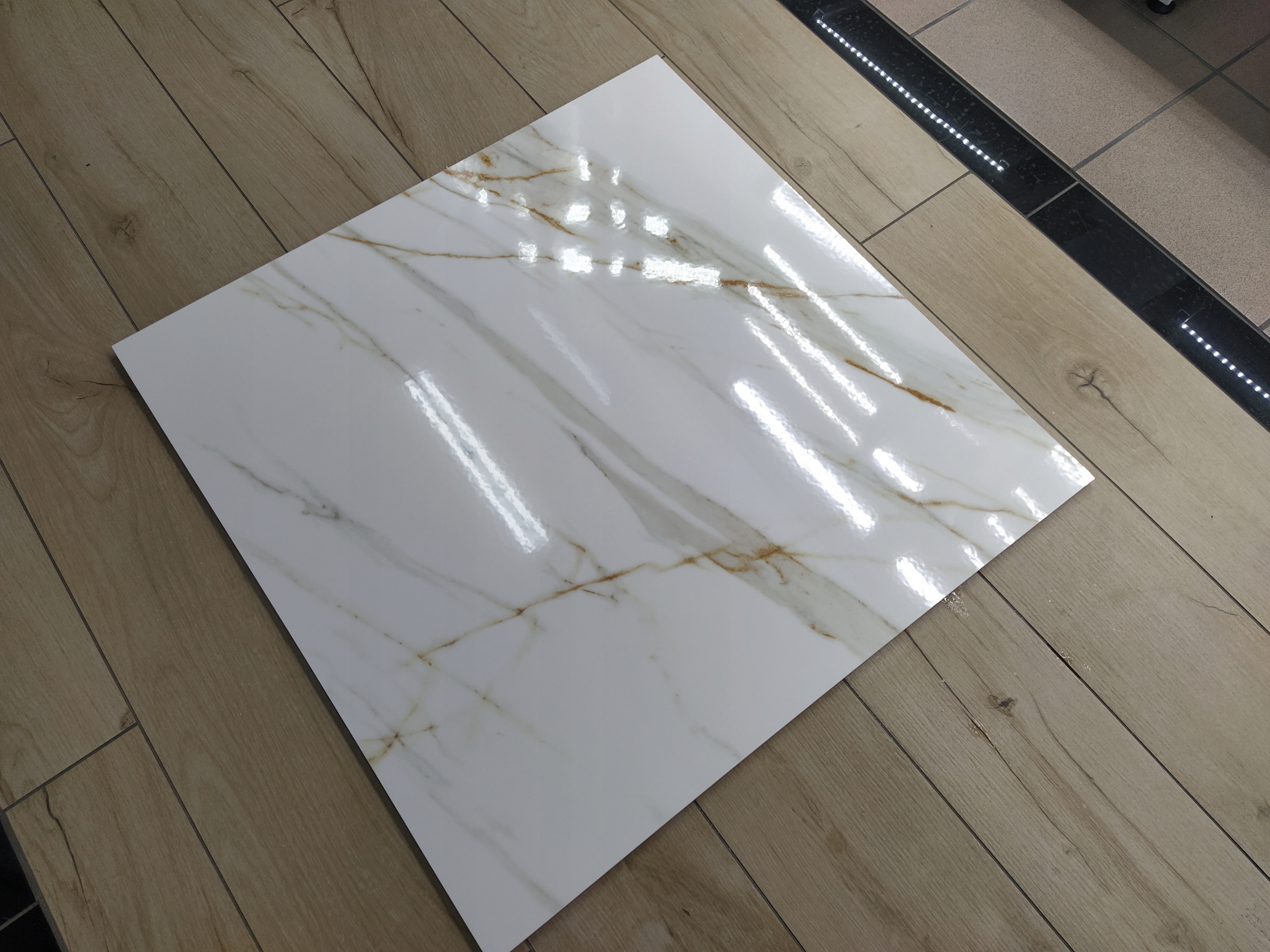 Gres Calacatta gold połysk 80x80cm rektyfikowany Typ gres