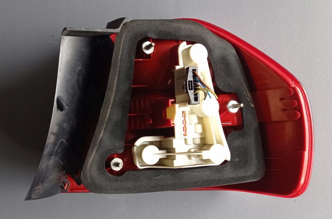 BMW E90 08R Licht links heck 7161955 EU