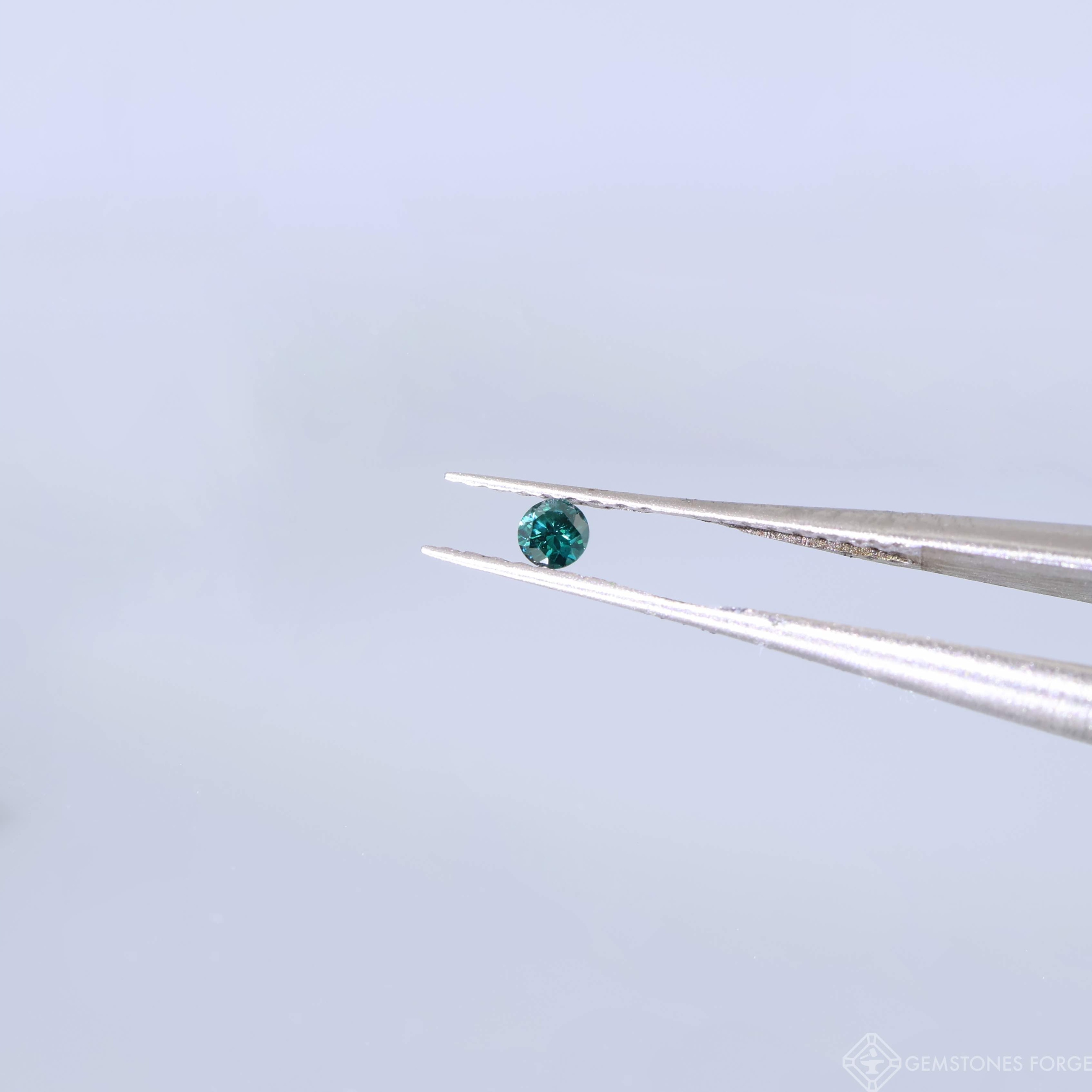 Přírodní fazetovaný modrý diamant, kulatý výbrus 2 mm