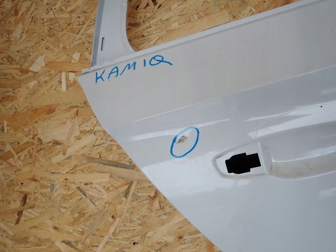 SKODA KAMIQ door right rear. rear part