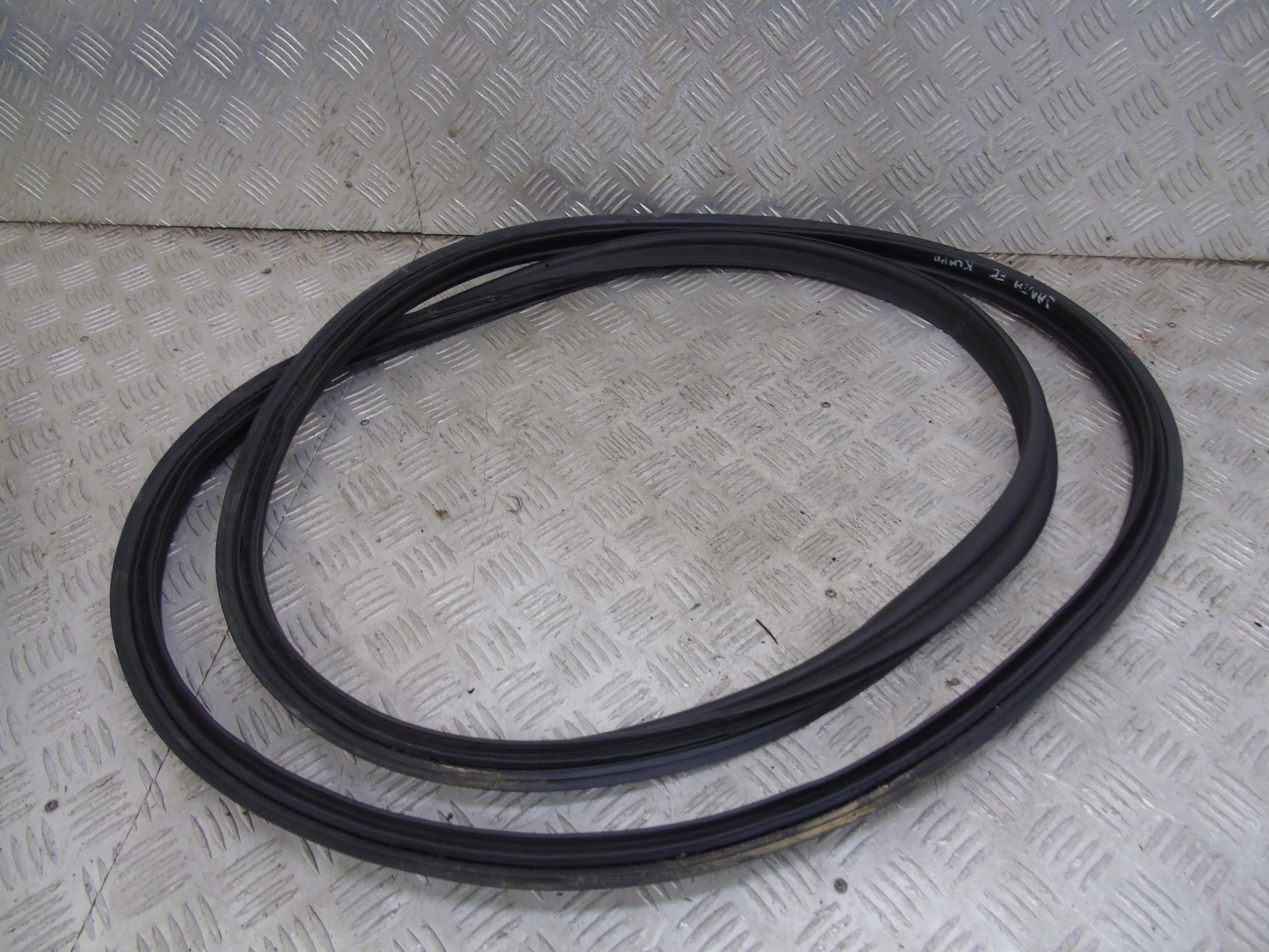 HYUNDAI SANTA FE USZCZELKA KAROSERYJNA KLAPY Numer katalogowy części LSSGD