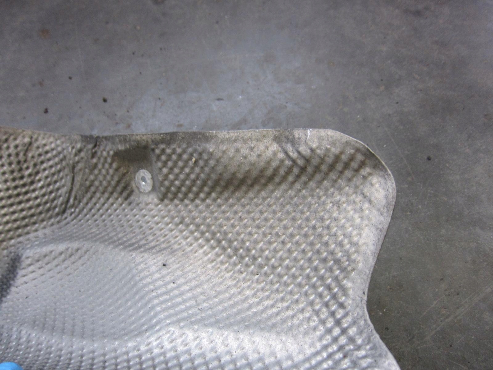 BMW 6 F06 GRAN F12 F13 OSŁONA TERMICZNA WYDECHU ZDERZAKA LEWY TYŁ 7232431 Strona zabudowy tył