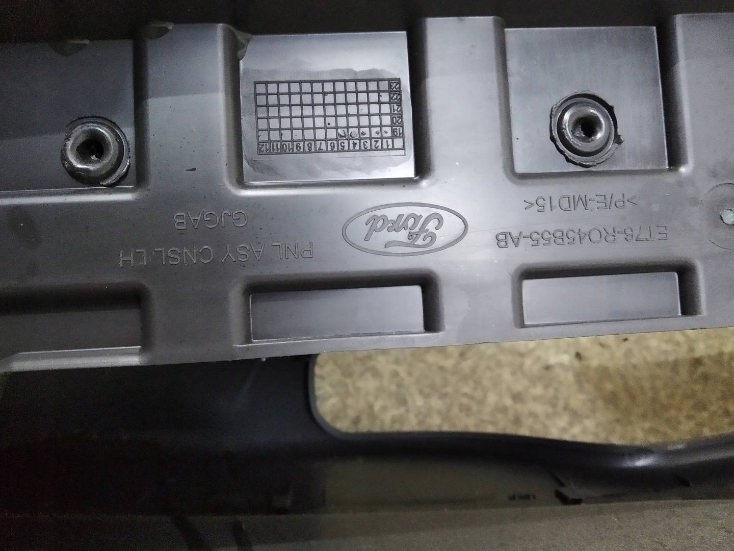 TUNEL media Ford Transit Courier e (2014- )