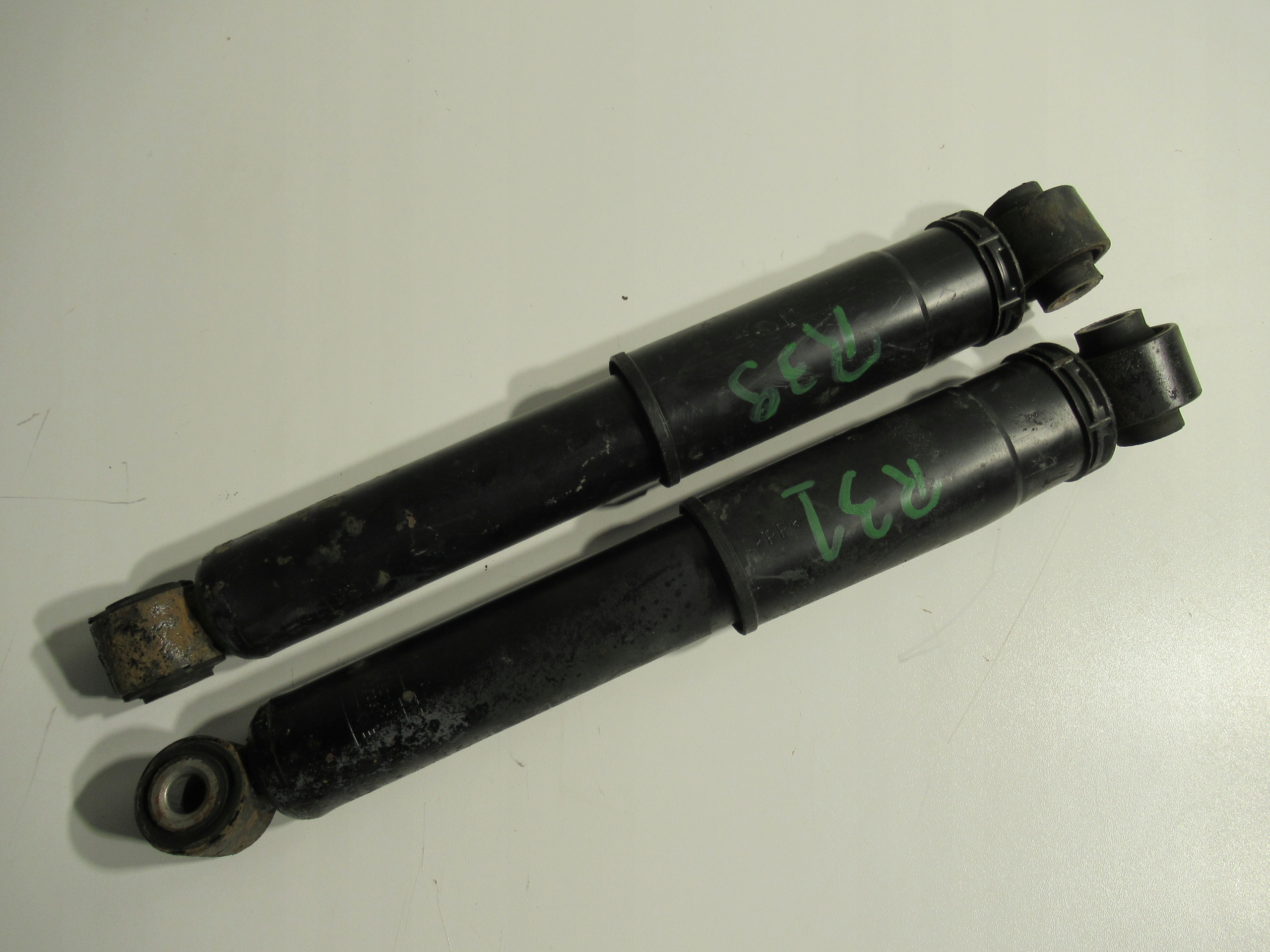 Master III shock absorber left and right rear part 562109362R