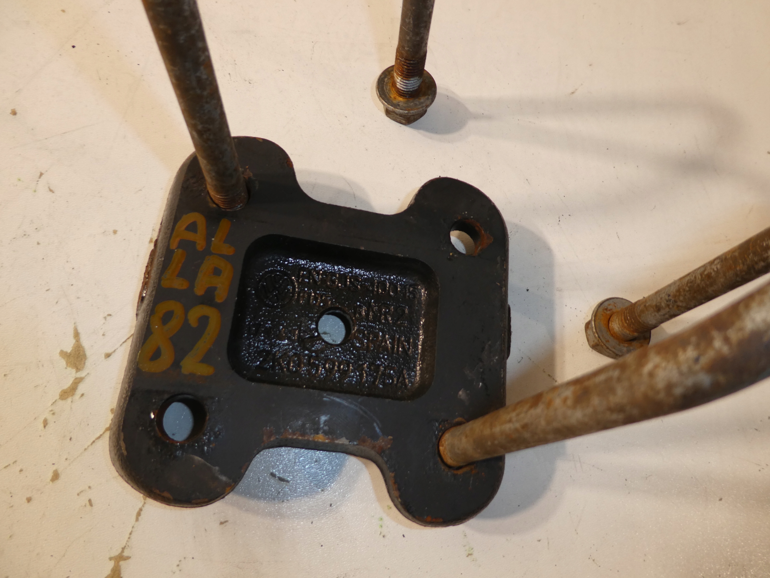 CYBANT HALTER RESORA VW CADDY IV 2K0599175A