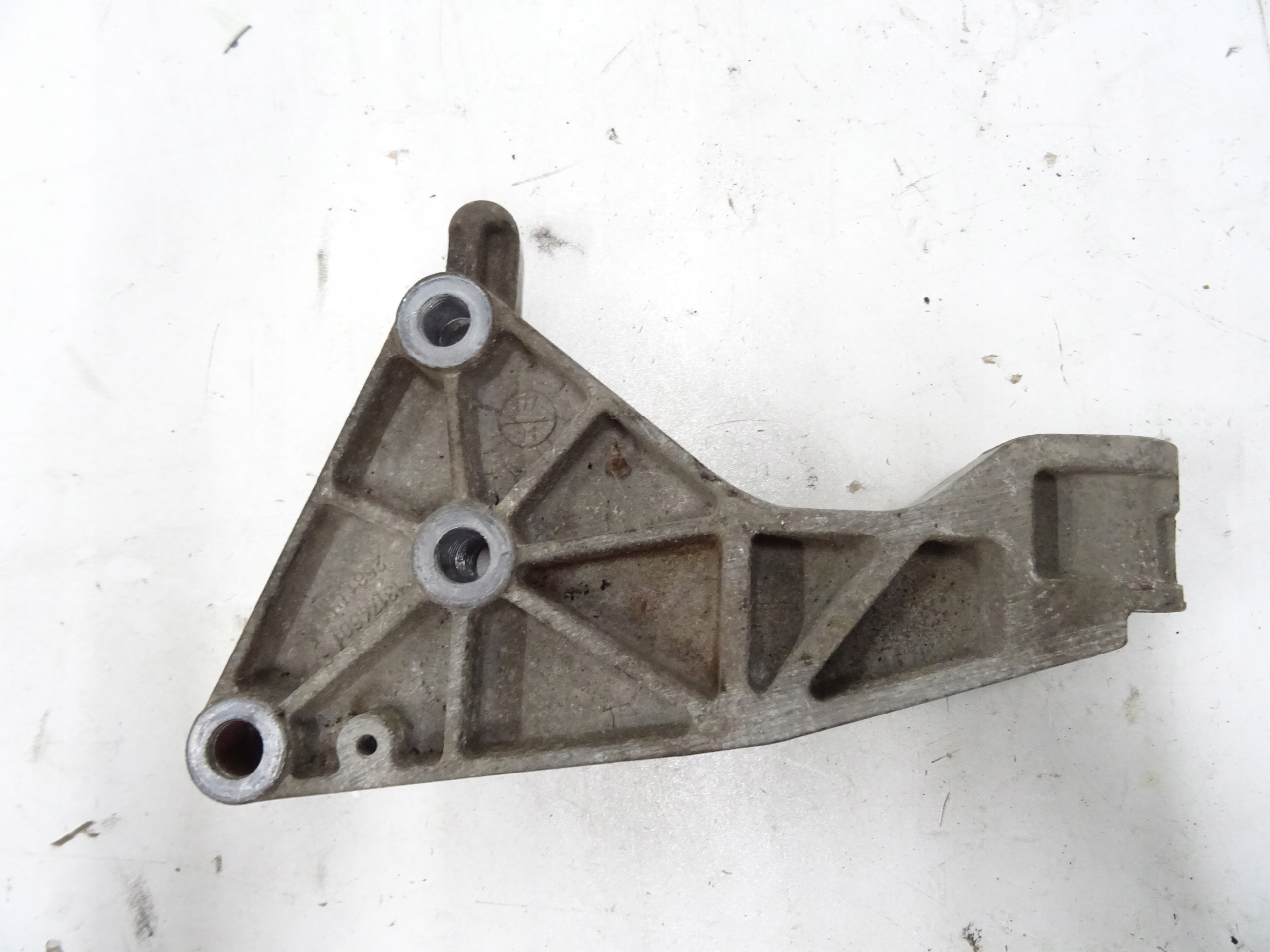13174501 - OPEL MERIVA B 1.4 T ЛАПА КОРОБКИ ПЕРЕДАЧ