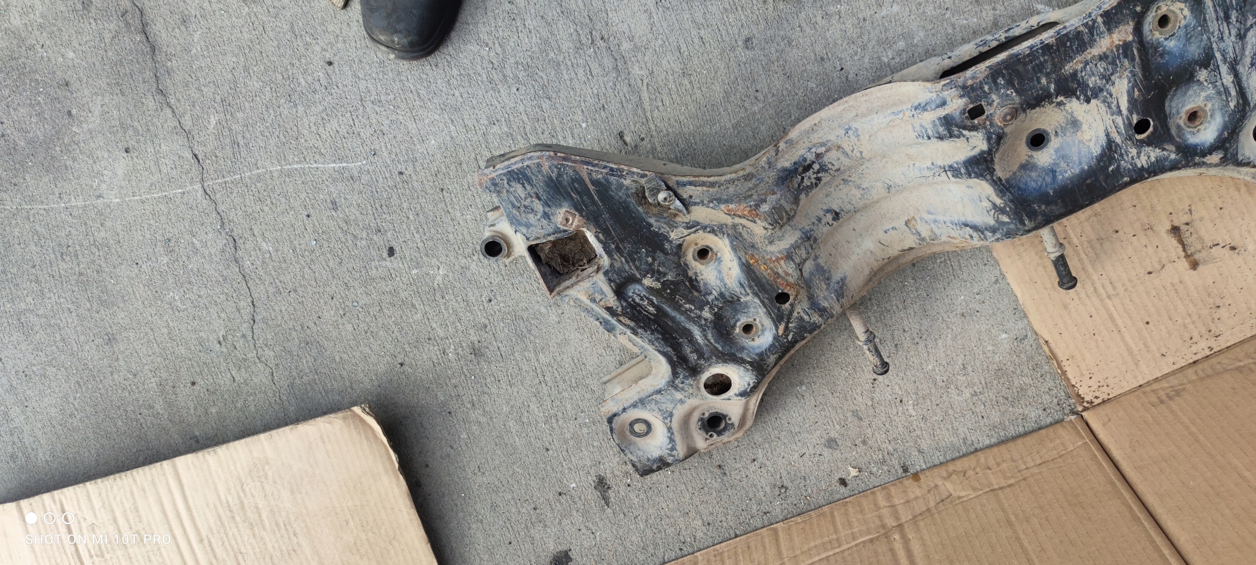 TRAWERS axle beam subframe front AUDI A1 8X 6R0199315