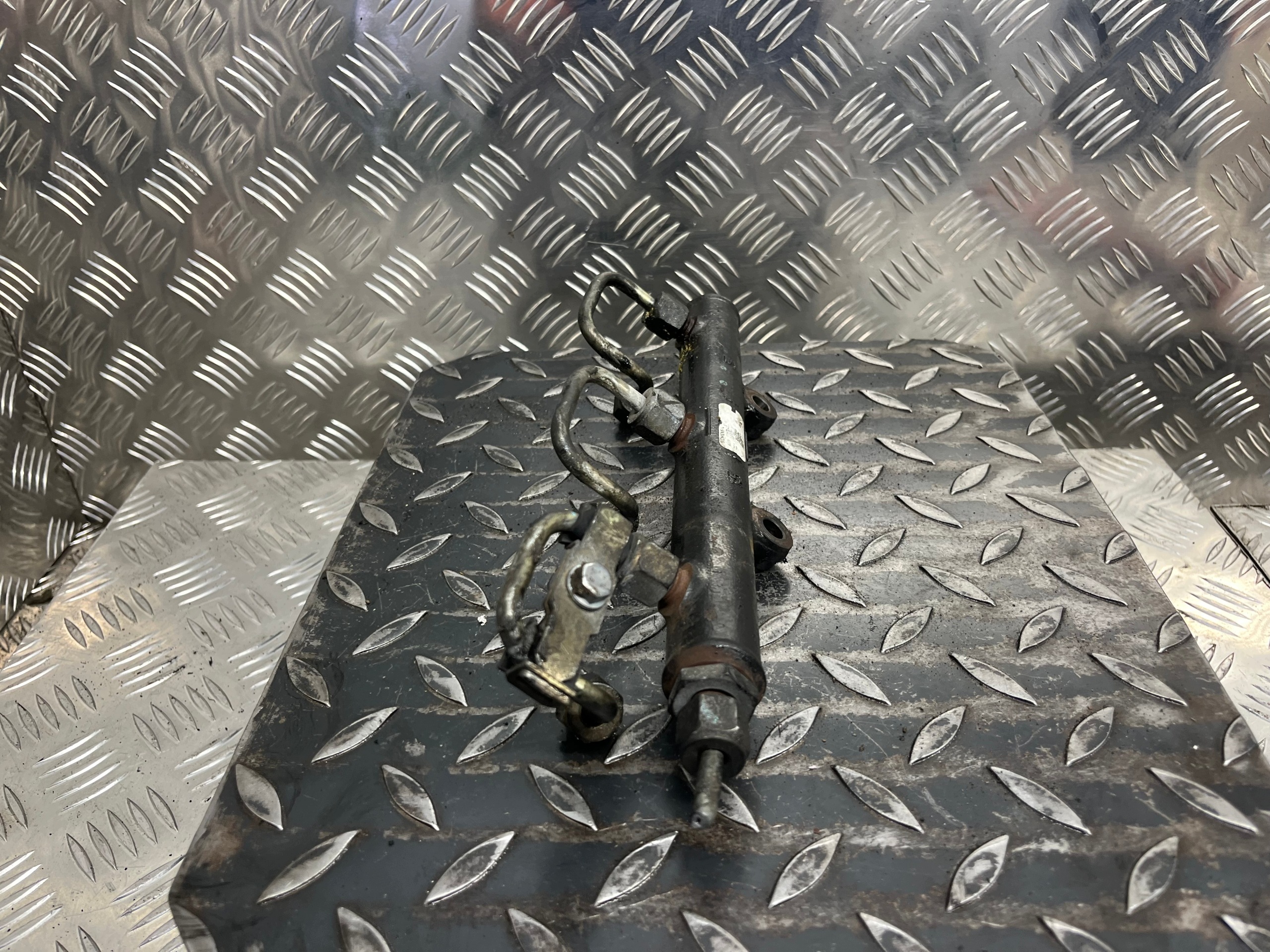 Rampe injection PEUGEOT 607 4R8Q-9D200-BC