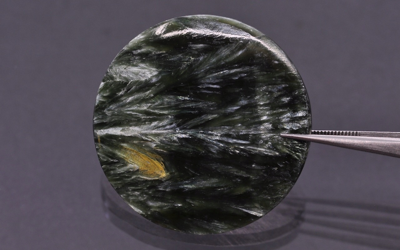 Serafinit mělký konvexní kulatý fi 40,2 mm