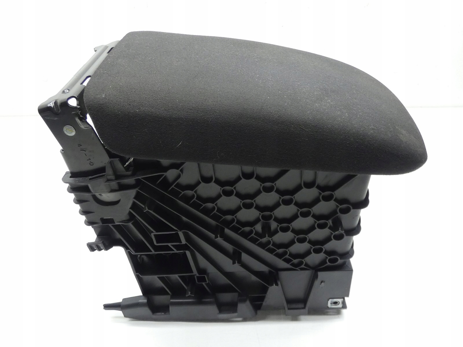 armrest central TUNELU MATERIALOWY VW JETTA VI 5C 5C6864209