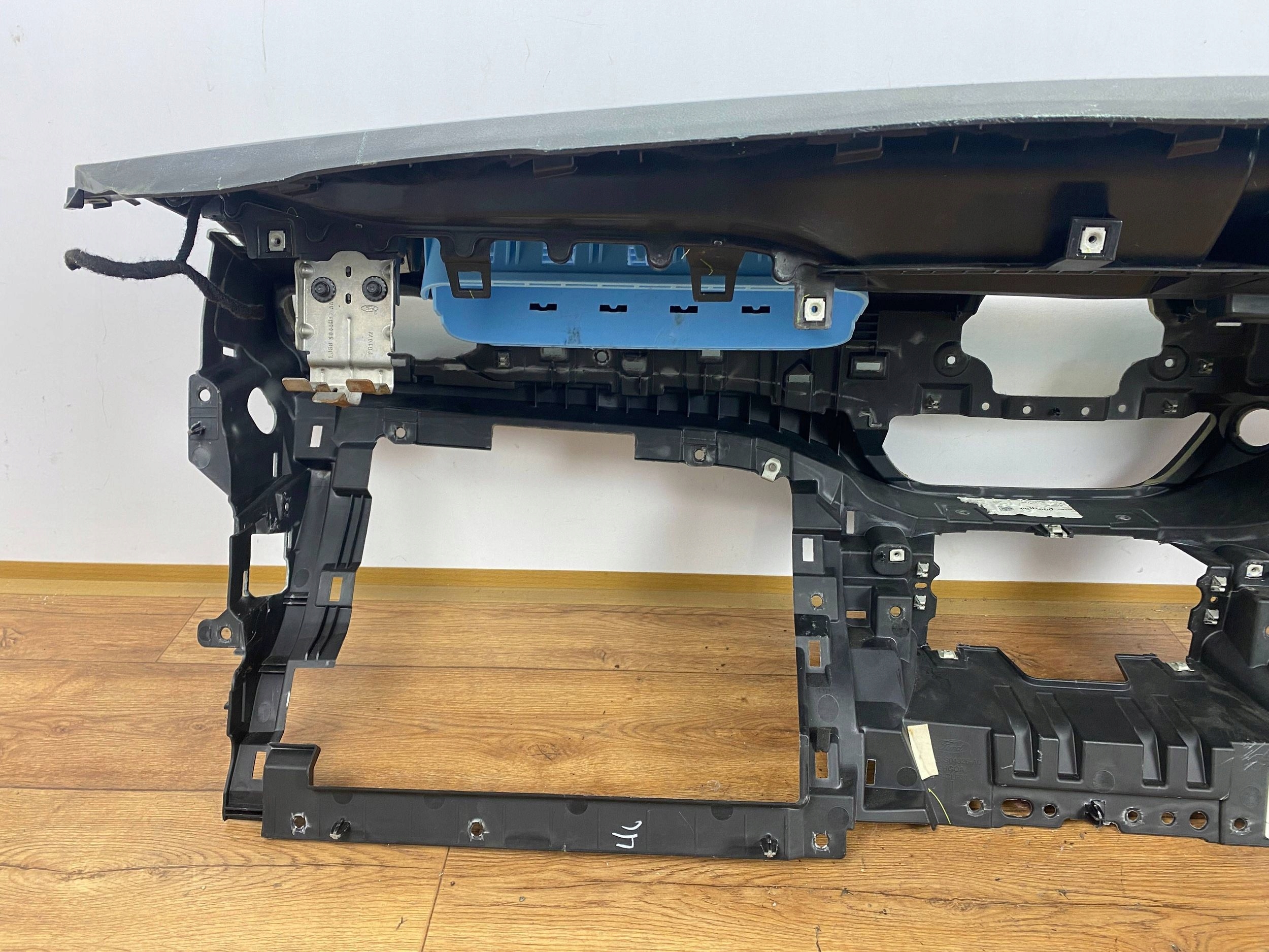 dashboard instrument panel console cockpit Ford Escape IV Kuga MK3 2020+