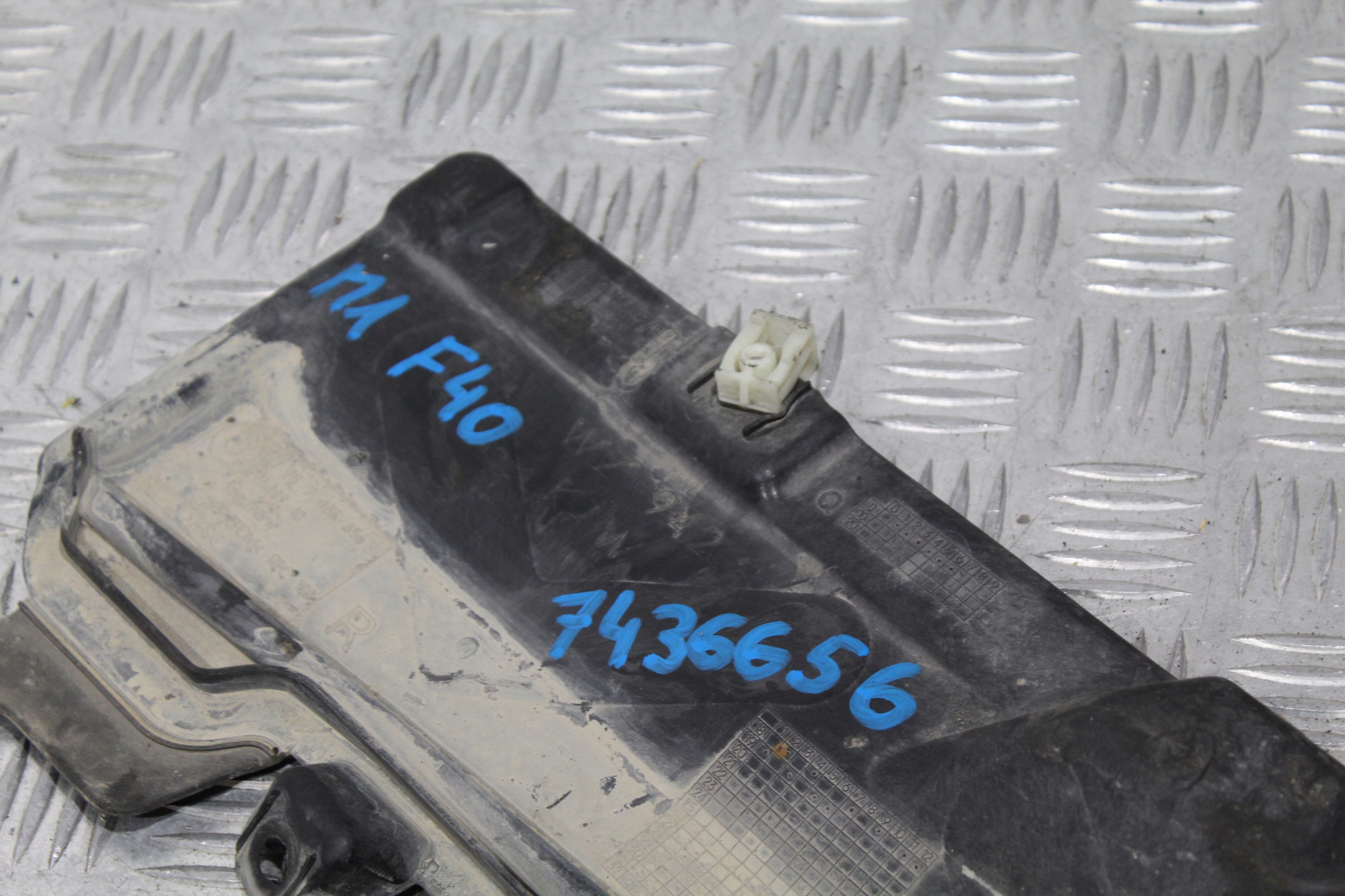 cover chassis BMW 1 M1 F40 7436656