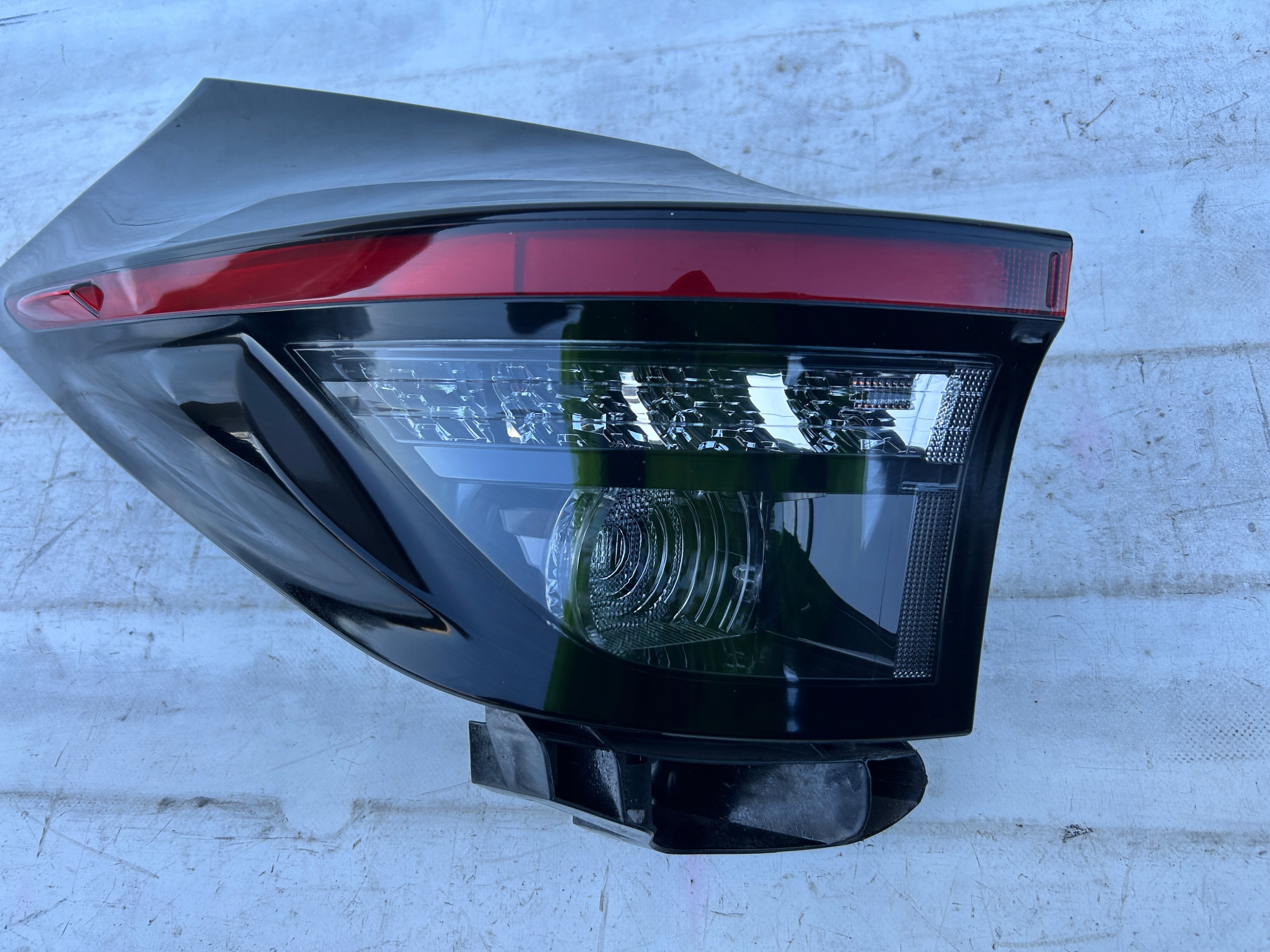 TOYOTA YARIS CROSS LAMPA LEWA TYŁ LED 81560-0DE20 ORYGINAŁ Producent części Toyota OE