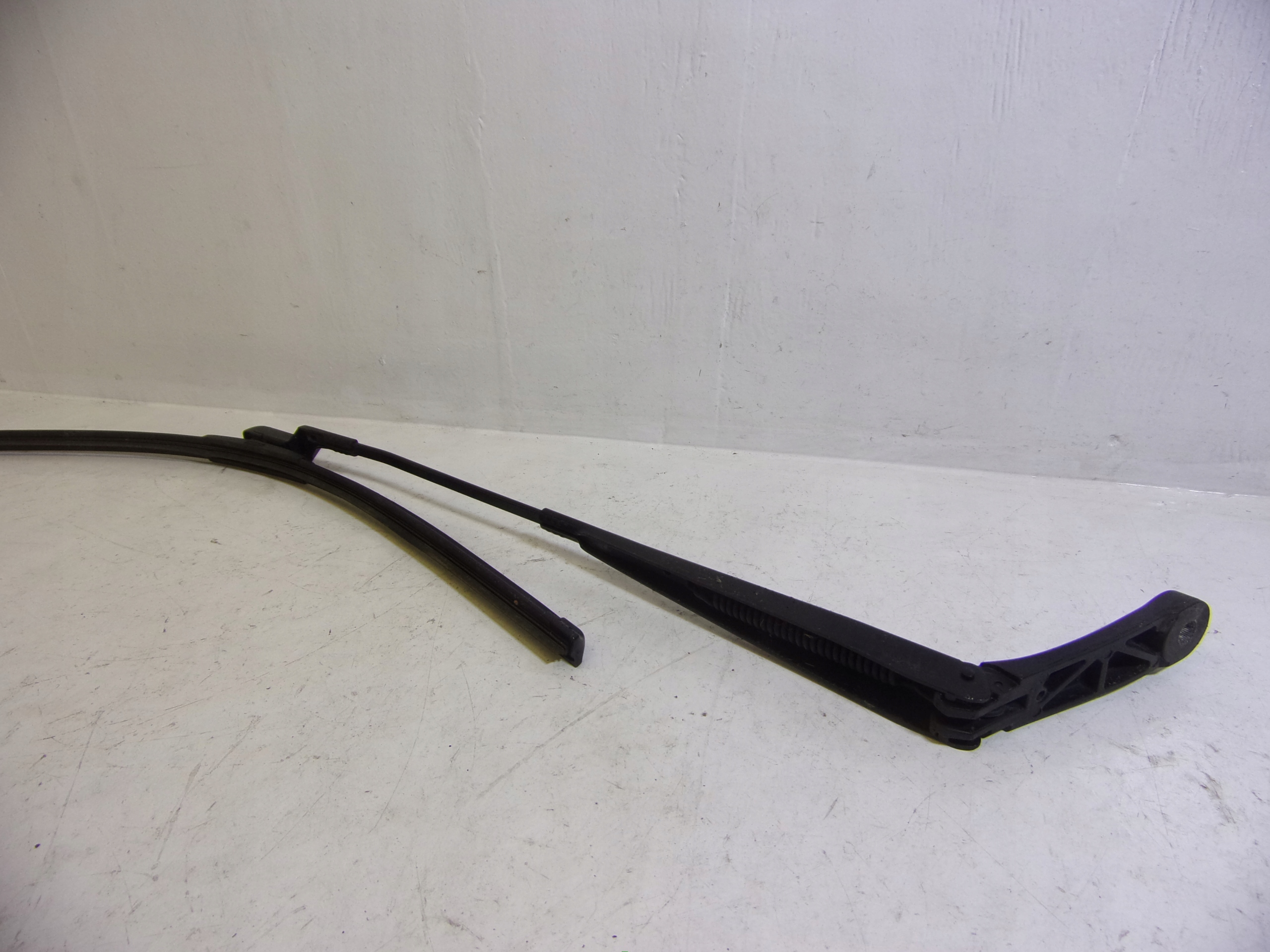 wiper arm front left VOLKSWAGEN CADDY 2K1955409A