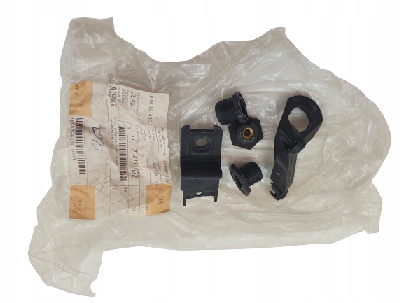 7413922 - Пряжка грунтованная правая BMW X3 F257413922