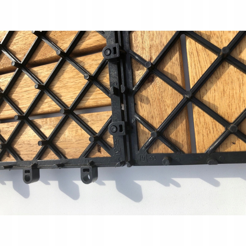 Podest tarasowy drewniany akacja 30x30cm 30 szt Gama kolorystyczna odcienie brązu