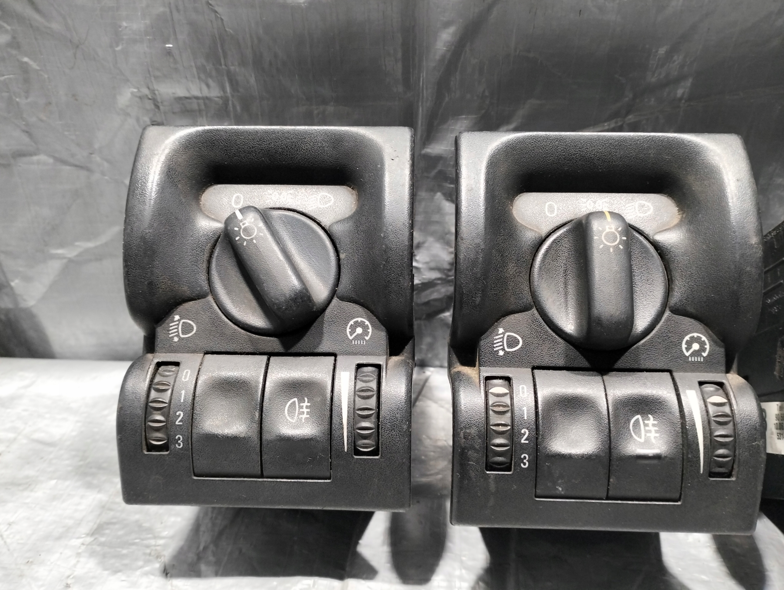 light switch OPEL VECTRA B OE 90569813