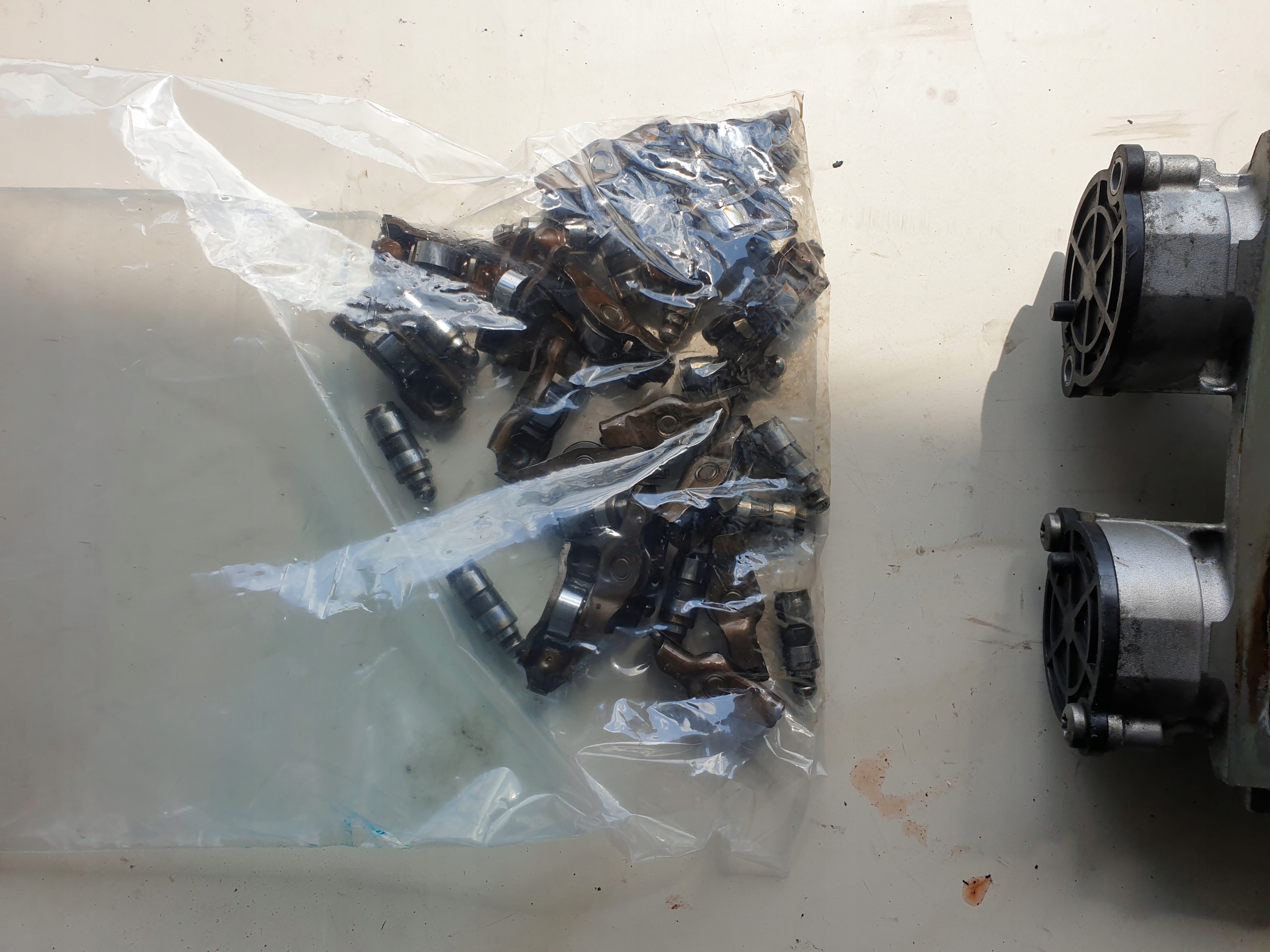 kryt ventilů vačky 1.4 TSI CAX VW SEAT AUDI
