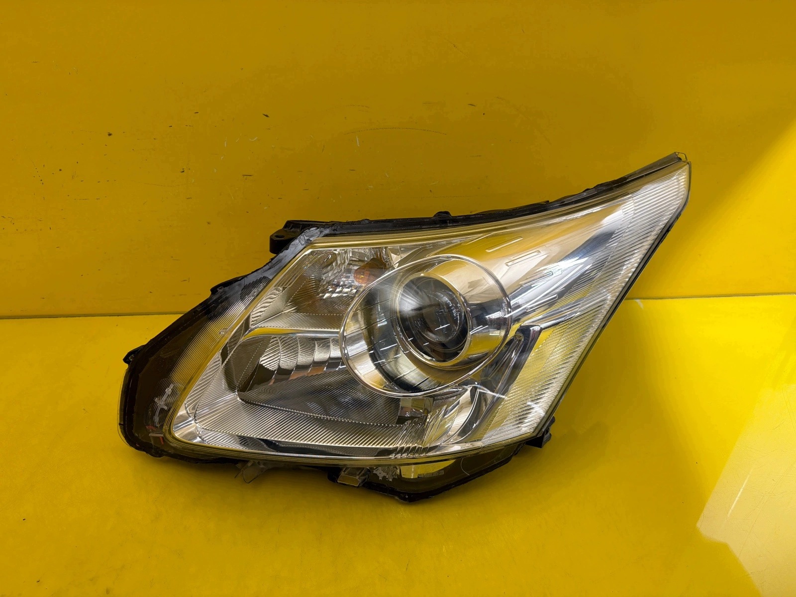 light left front Toyota Avensis T27 2009-2012 Zwykla