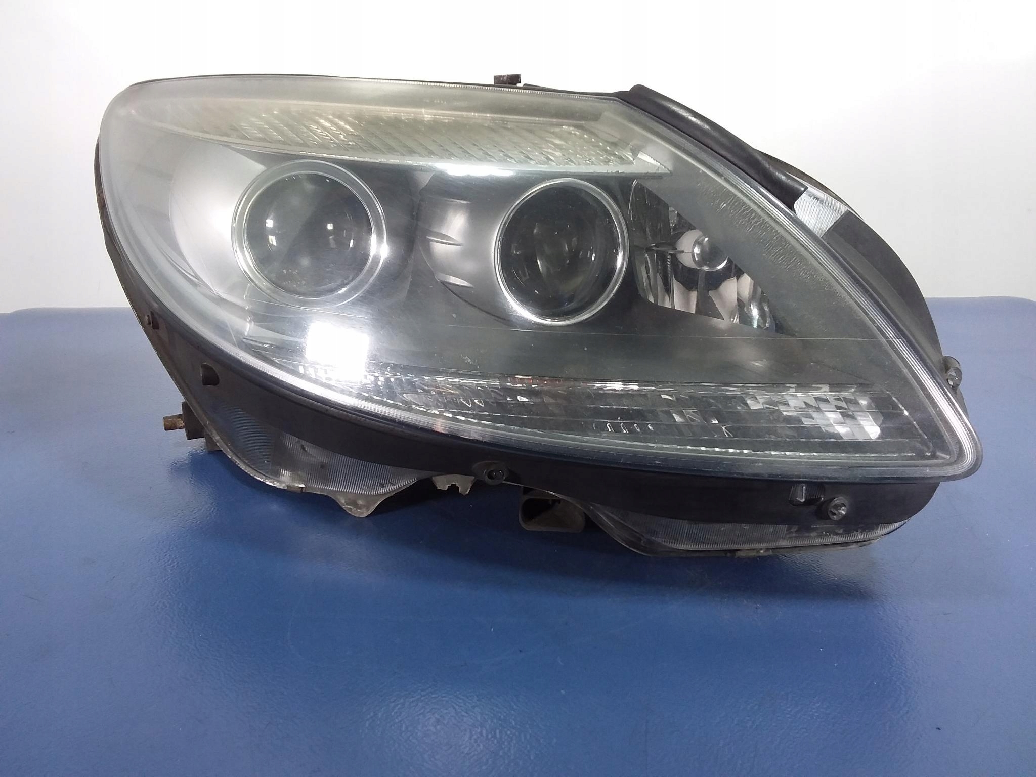 MERCEDES CL W216 REFLEKTOR PRAWY BIXENON EU