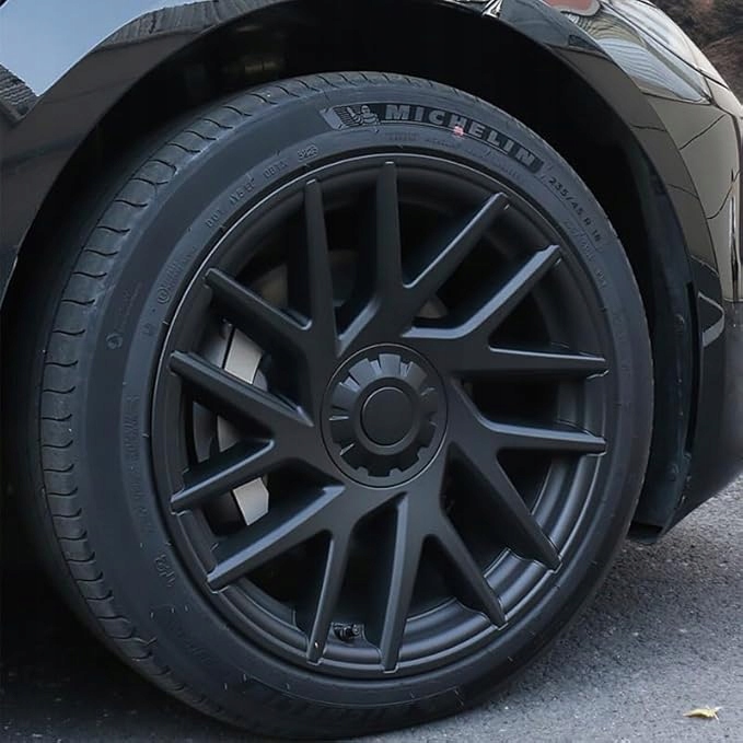 4 kusy Kavanic Tesla Model 3 Highland puklice na kolesá 2024, 18 palcov