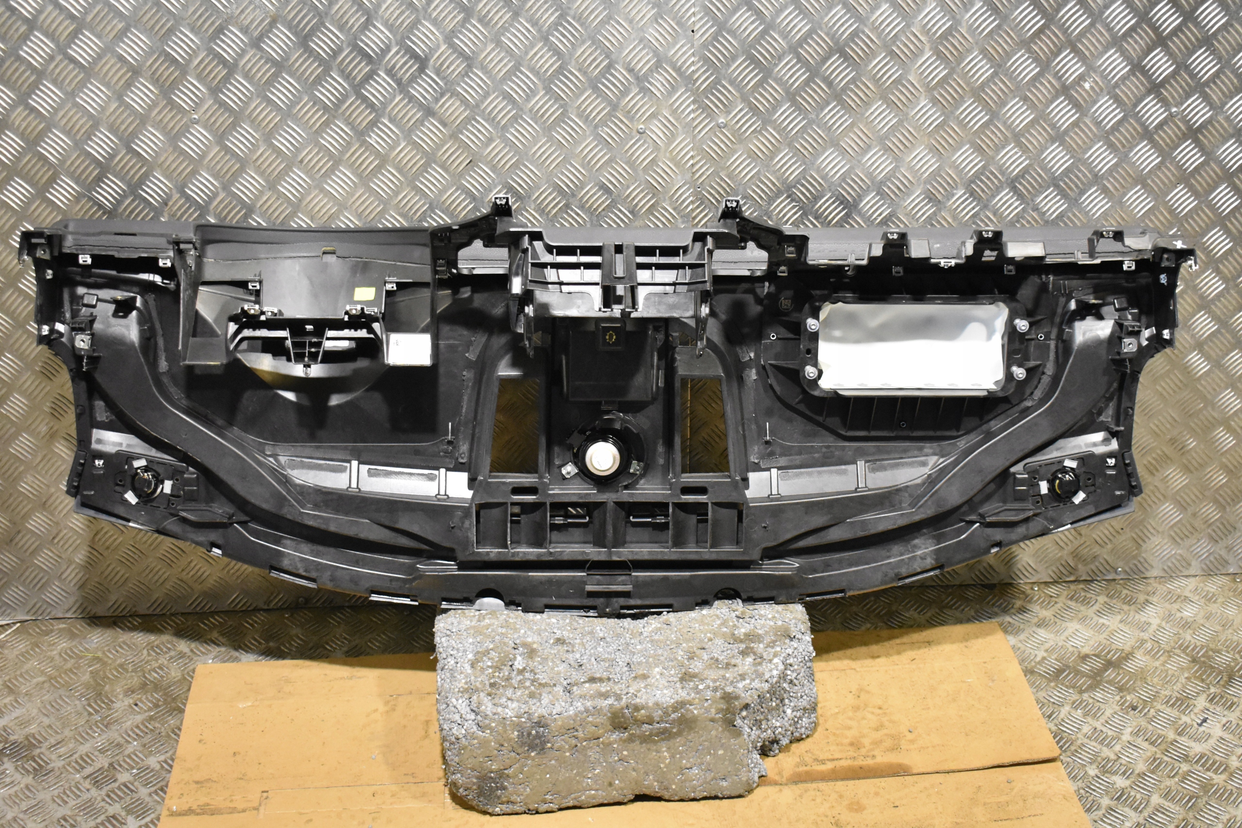 IDEALNA console dashboard PORSCHE MACAN 1