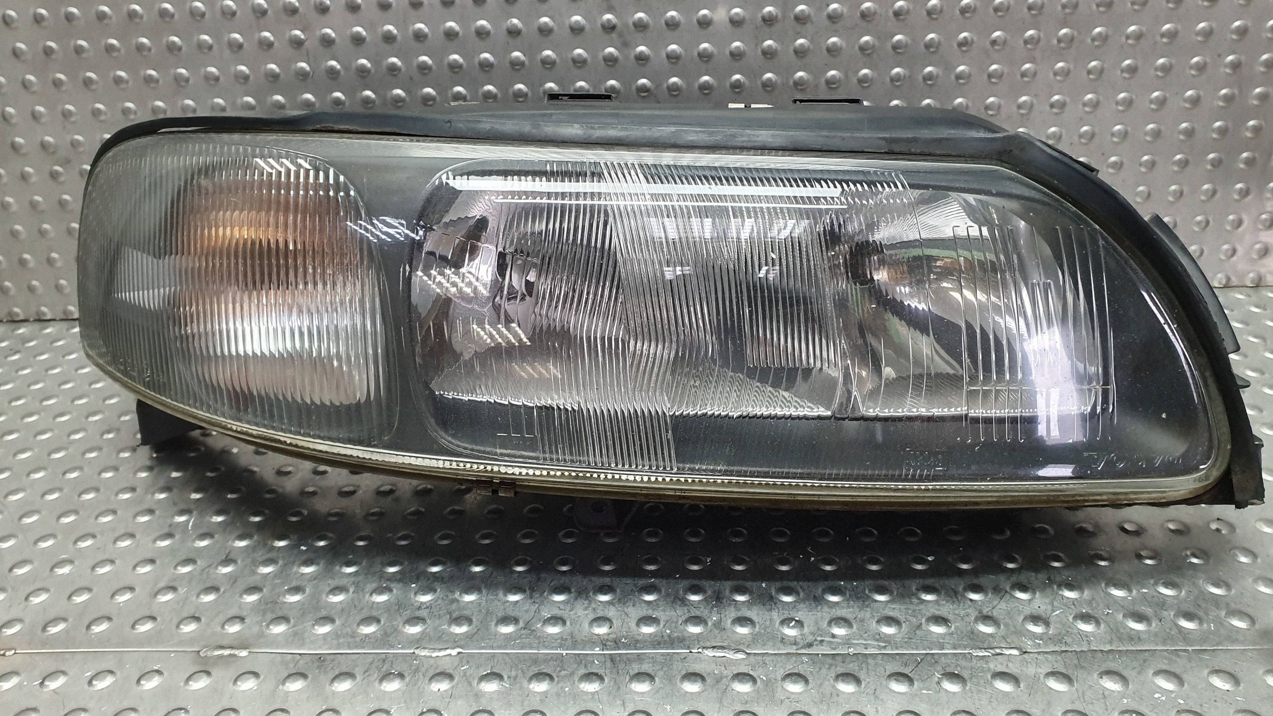 light REFLEKTOR right front 8620687 VOLVO V70 II S60 and EUROPA 00-04