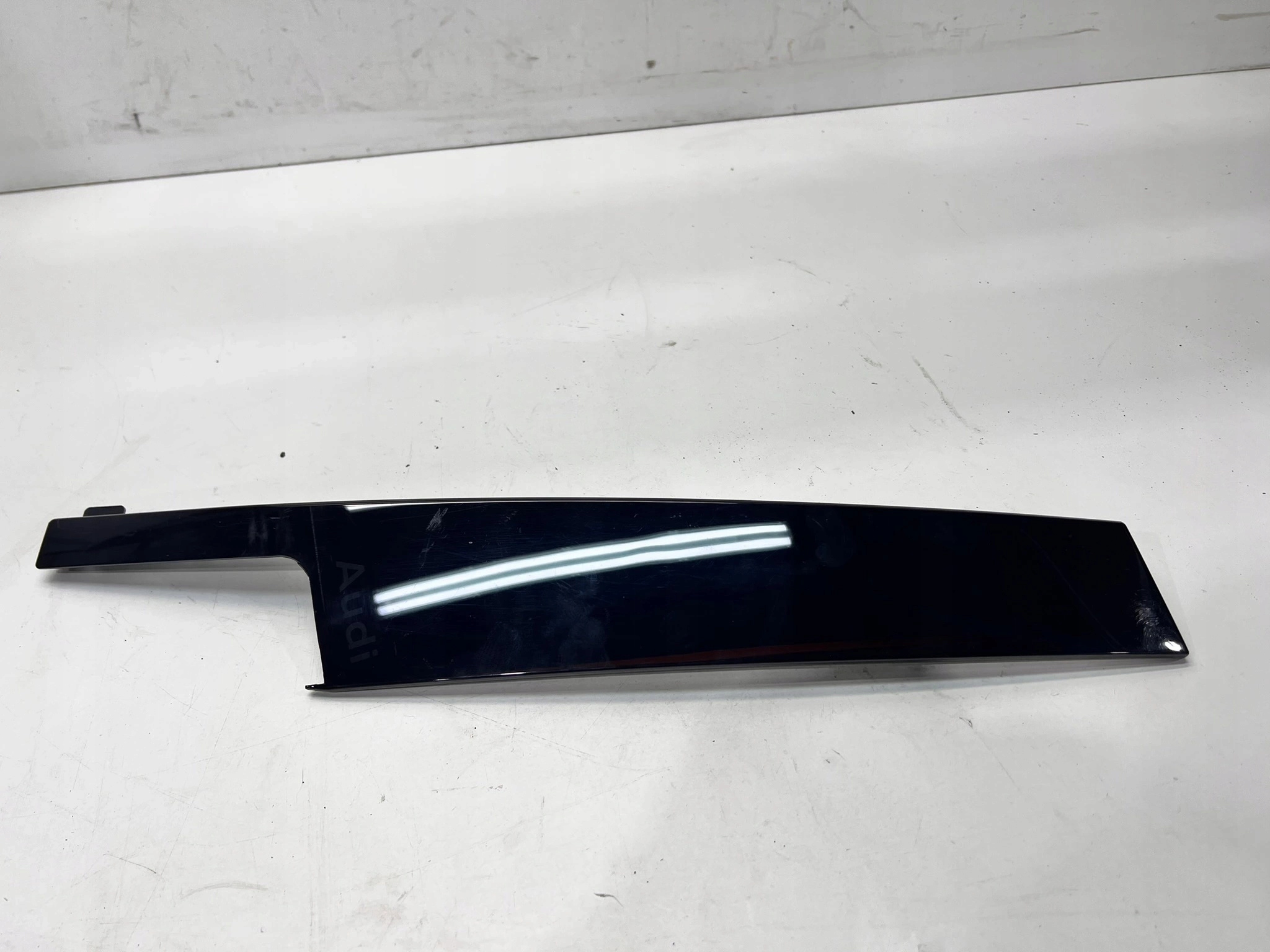 cap cover SLUPKA AUDI A3 8Y left front 8Y0837902