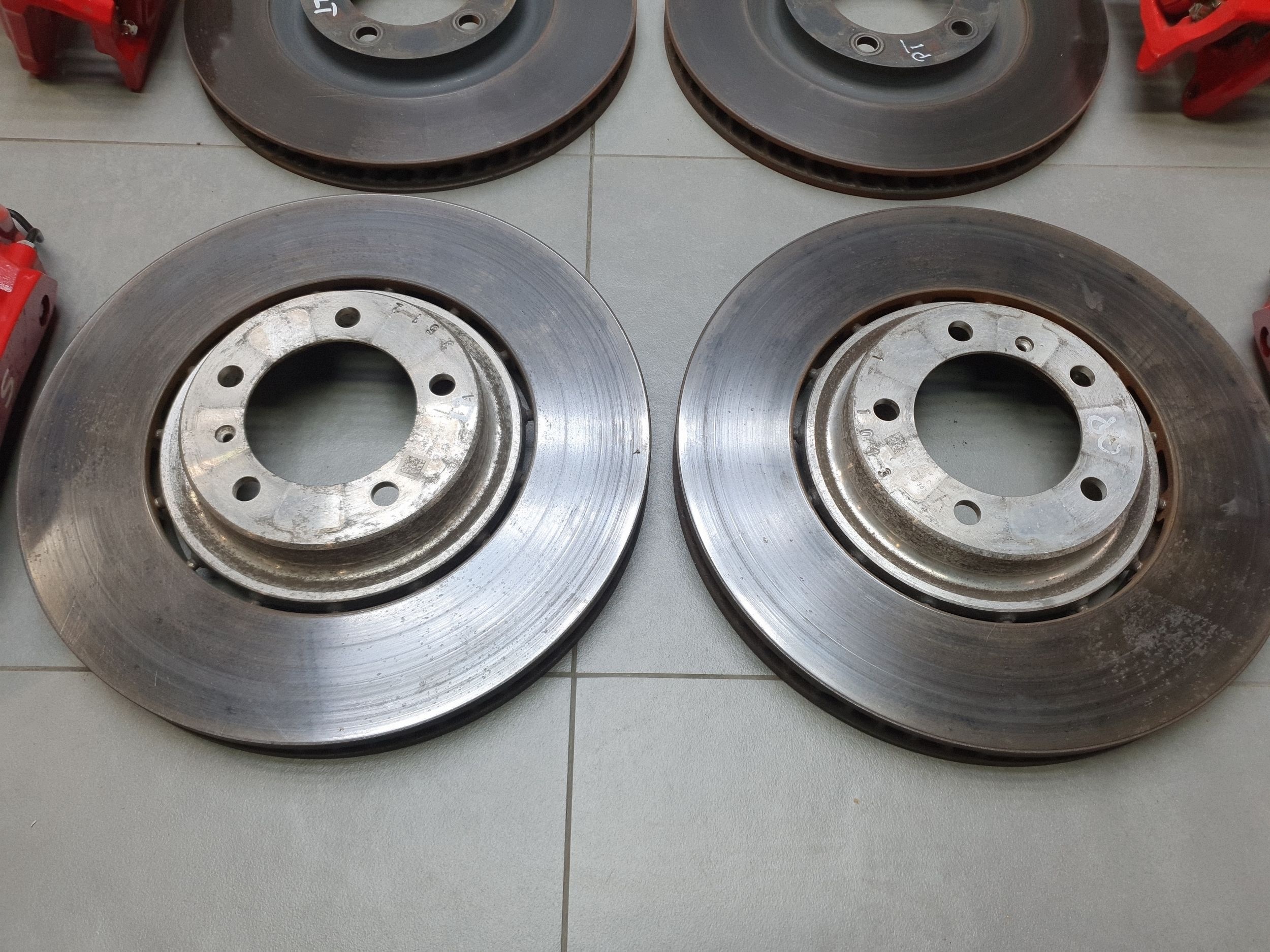 Audi SQ6 e-tron montaggio tarcz e zaciskow freno 95C615301H 95C615601A