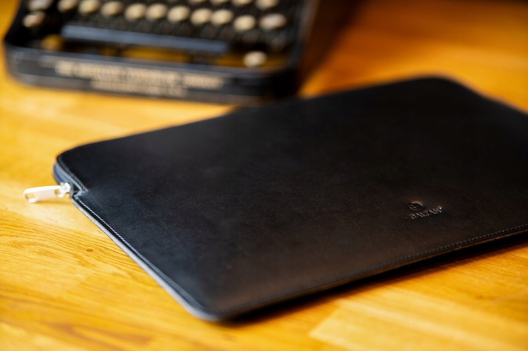 BALTAN Etui skórzane z zamkiem do MacBooka Air 15" czarne — 9