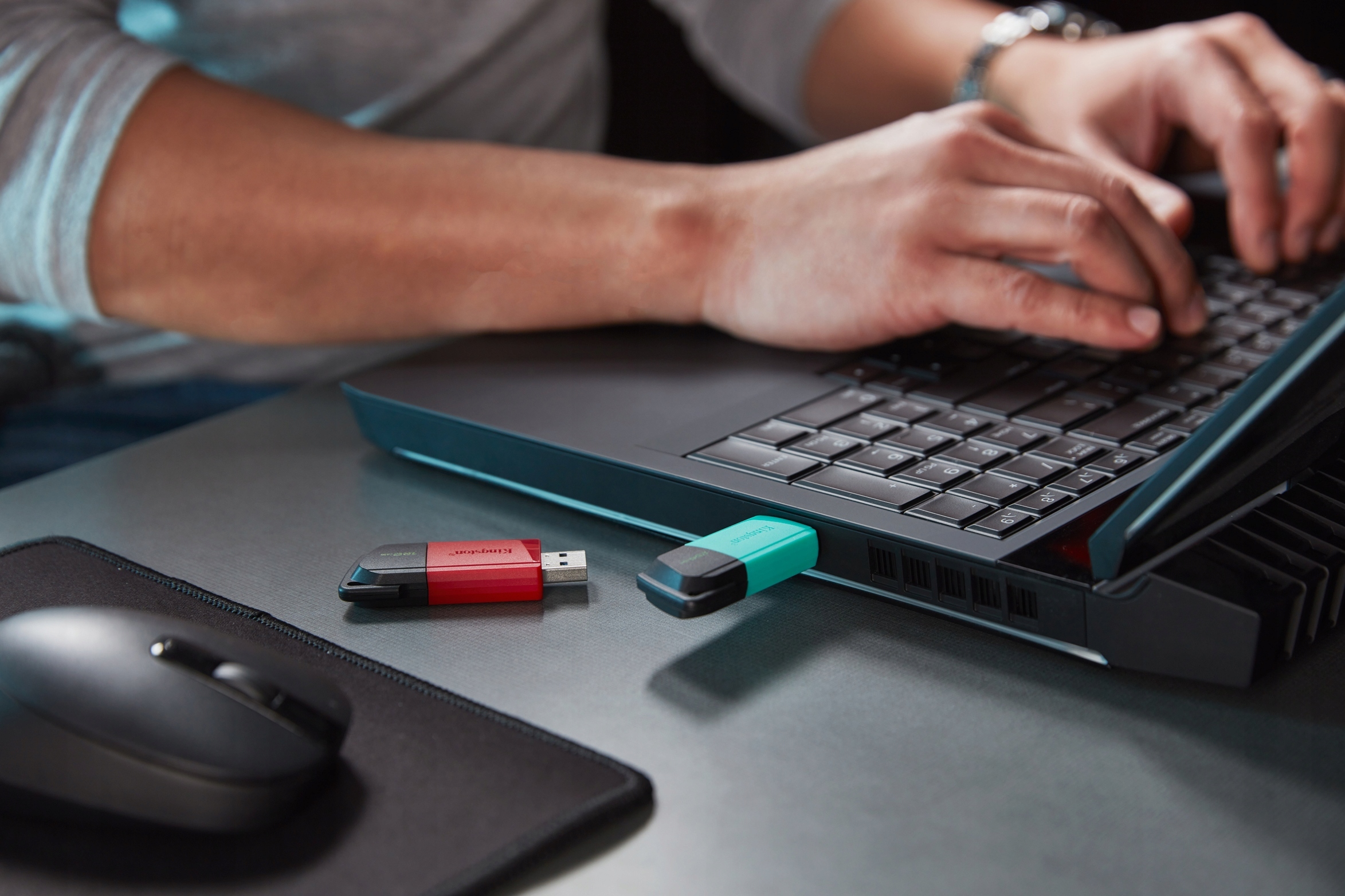 KINGSTON 256GB USB3.2 Gen1 DataTraveler Exodia M (Black + Teal) — 17