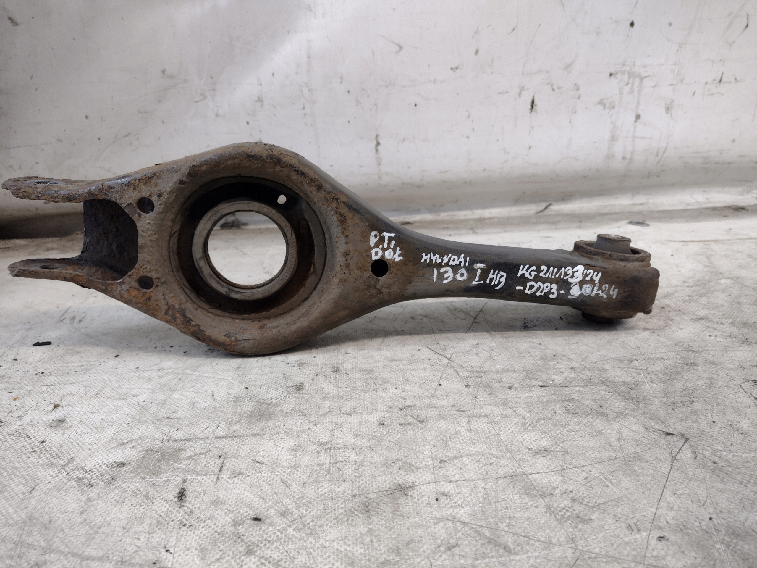 Querlenker rechts heck unterer Hyundai i30 HB 1,4 16V