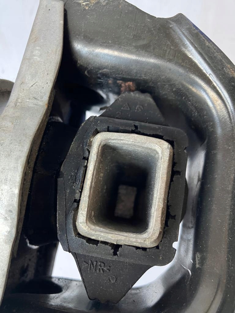 holder engine mount DS5 2.0 HDI 9681855180