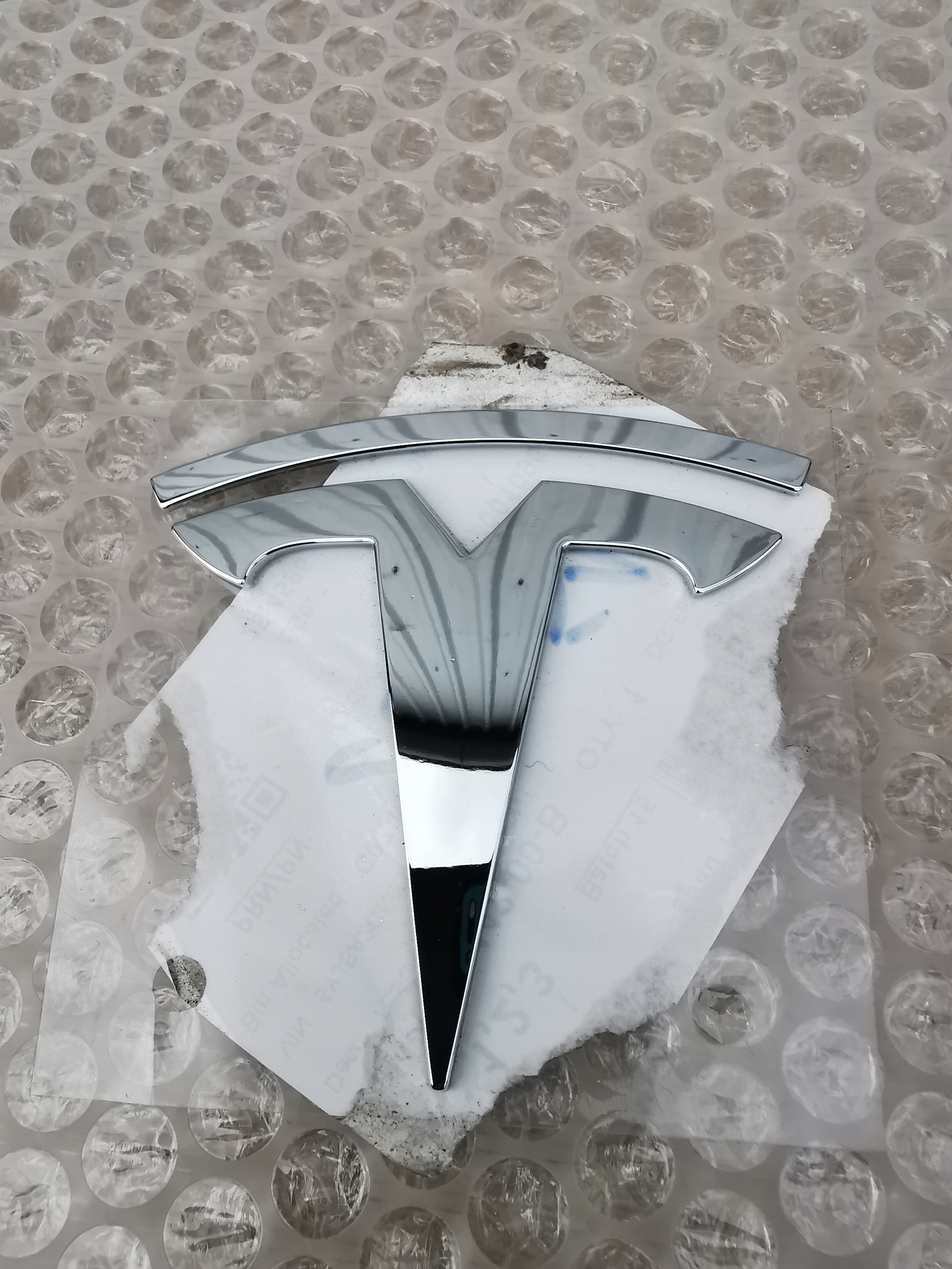 TESLA S 12-16 ZNACZEK EMBLEMAT LOGO GRILL PRZÓD 1017442-00-B