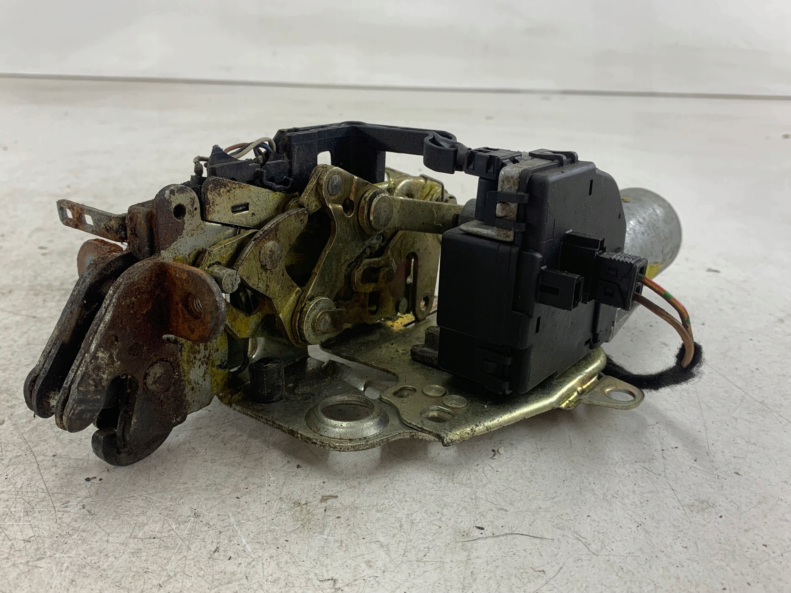 MERCEDES W210 KOMBI lock bonnet boot A2107400536