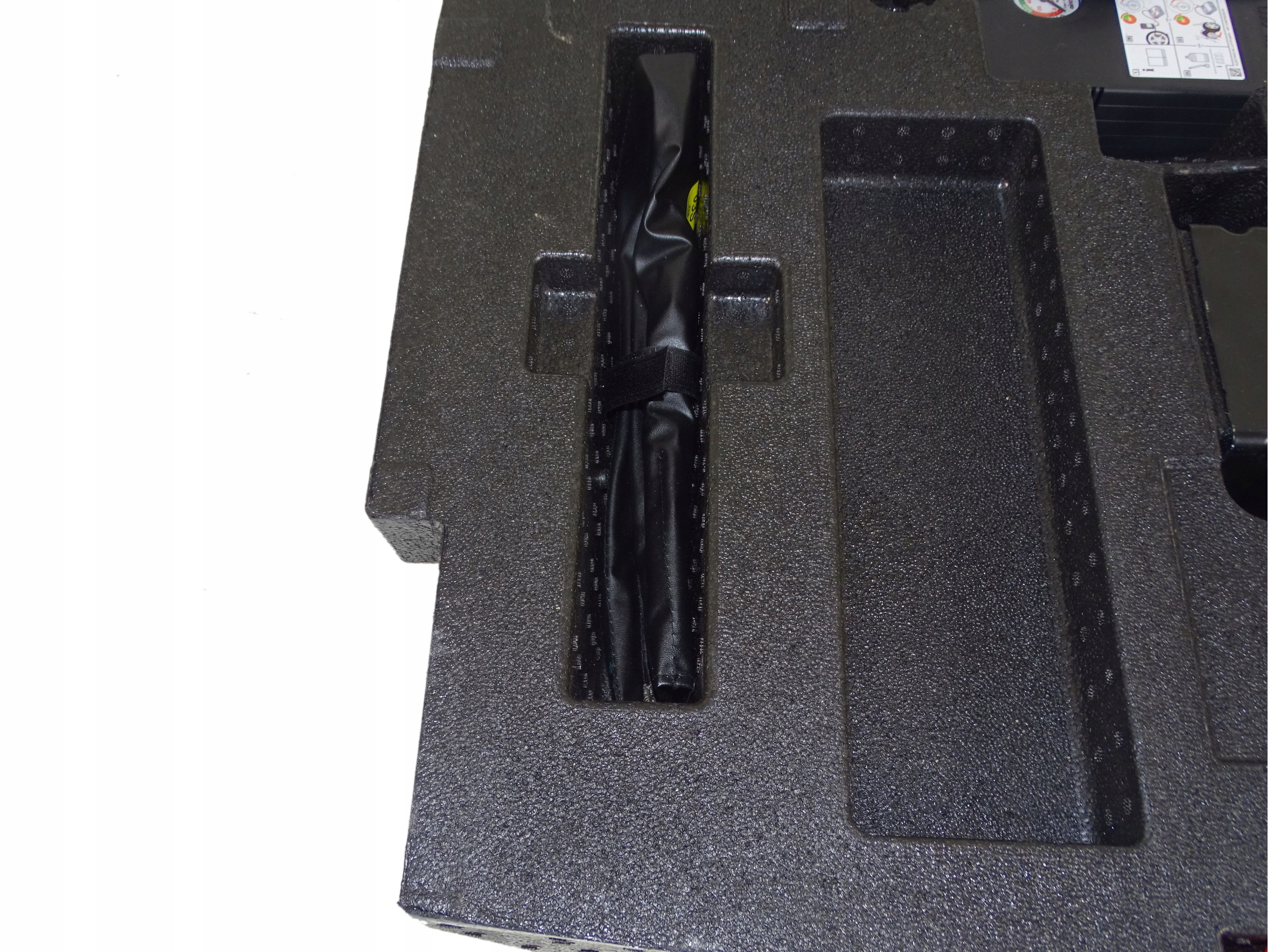 AUDI A5 8W CABRIO WYPOSAŻENIE BAGAŻNIKA 8W7863091F Numer katalogowy części 8W7863091F