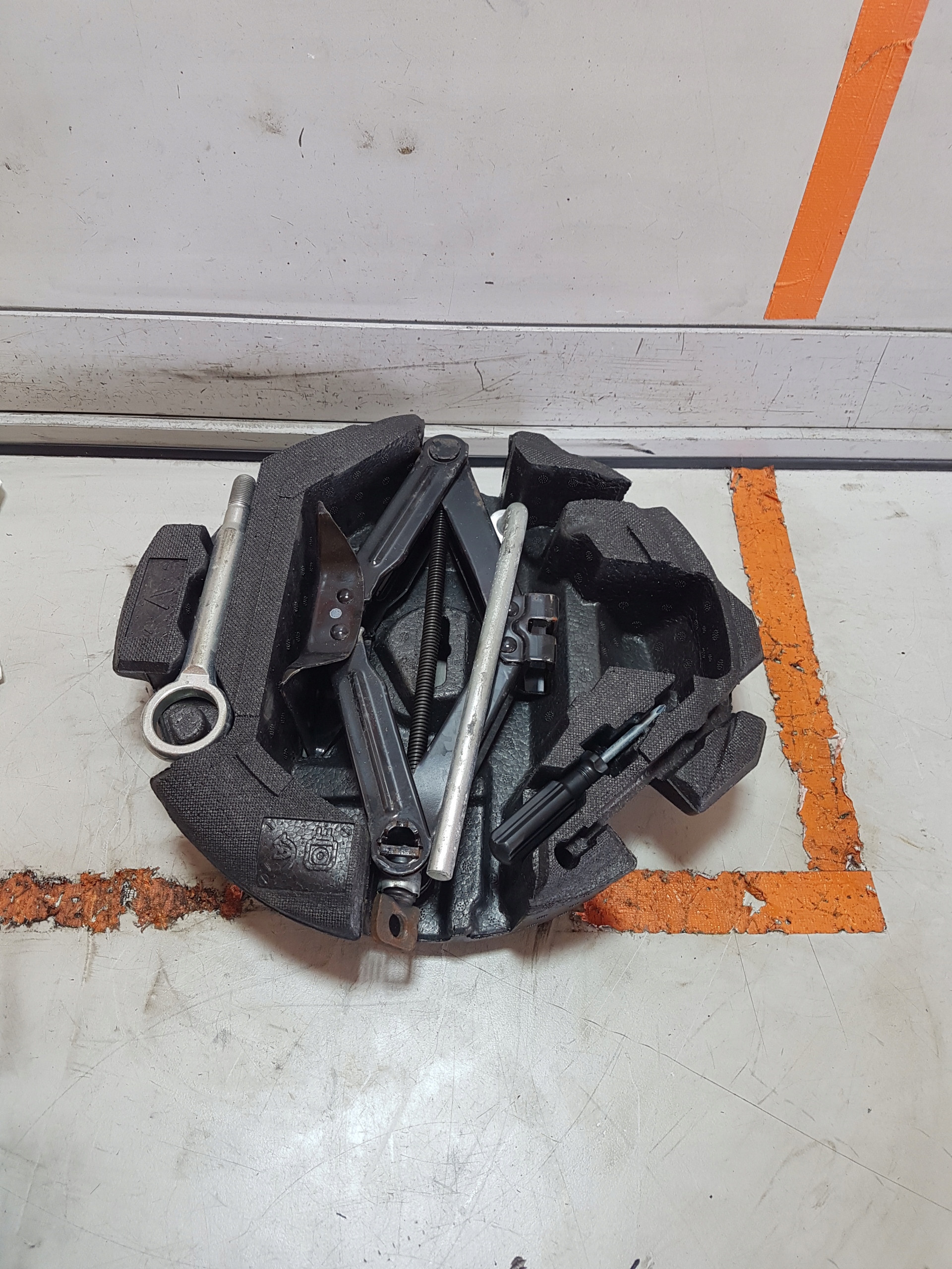 SUBARU WRX VA LEWAREK KLUCZ PODNOŚNIK 97035AJ020