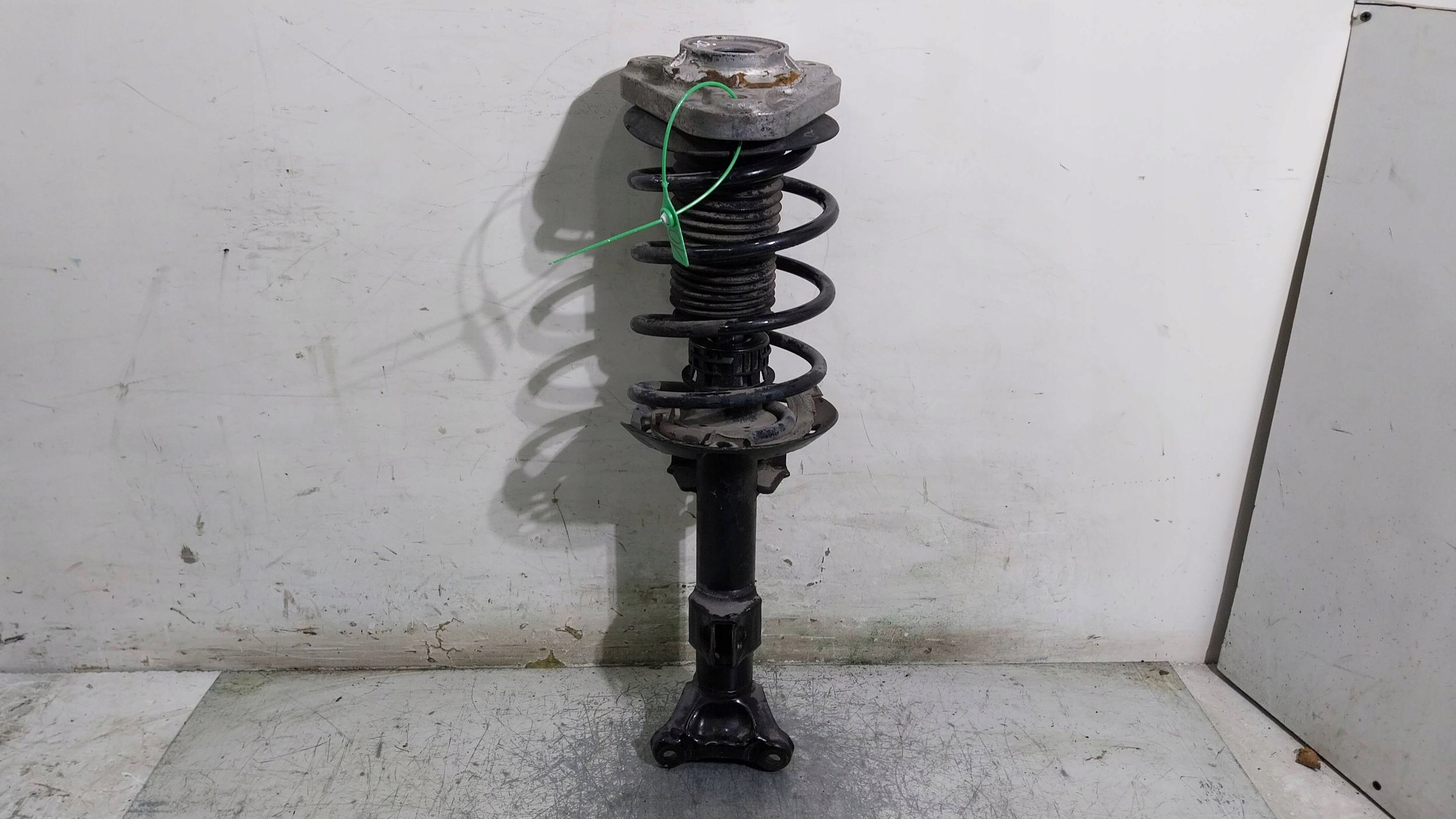 shock absorber left front A2123200438 MERCEDES W212 2,2 CDI